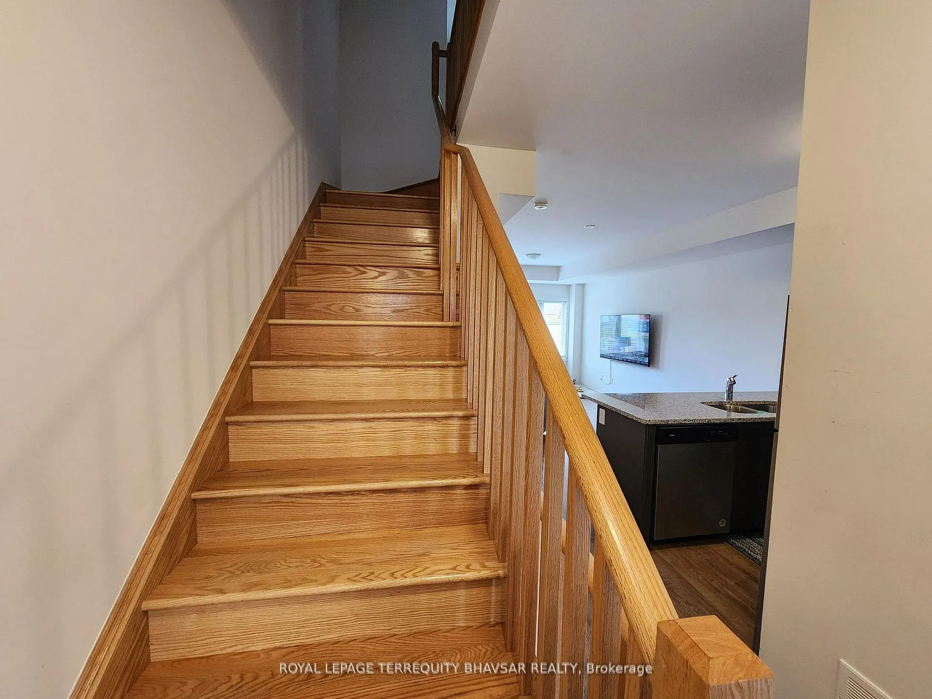 Photo 14 of 229 Danzatore Path, Oshawa, Windfields — HOMEH