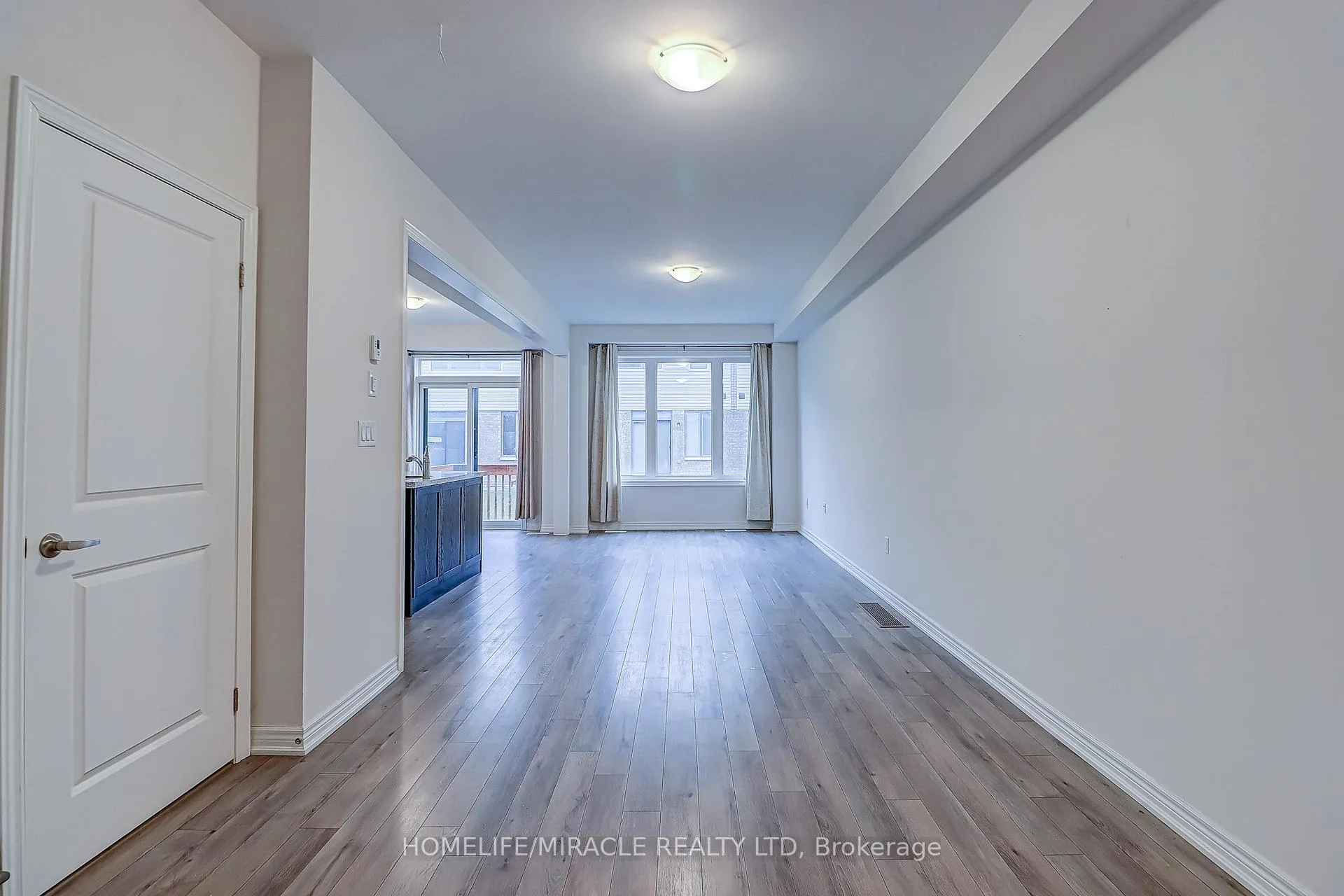 Photo 3 of 80 Valleybrook Road, Barrie, Innis-Shore — HOMEH