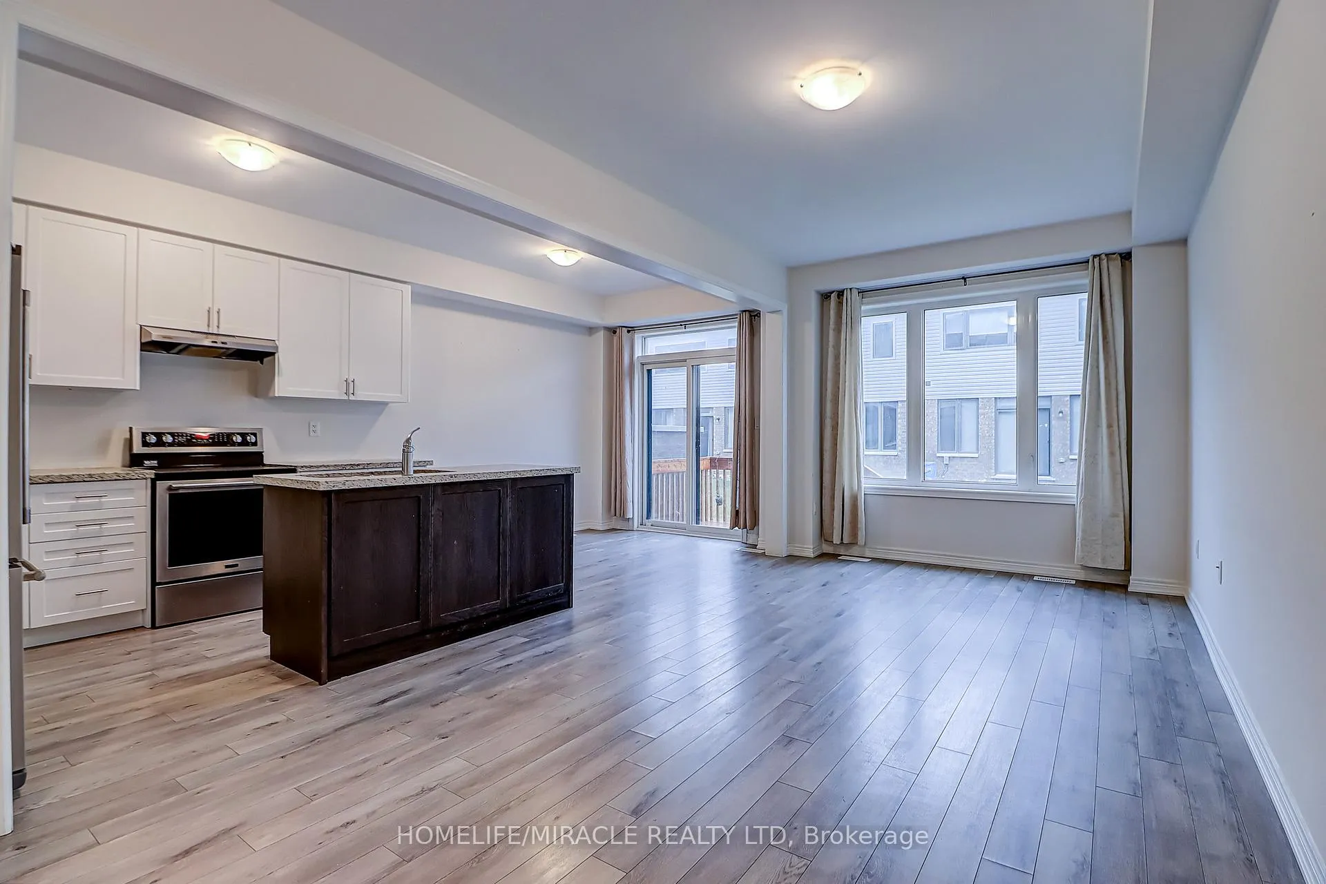 Photo 5 of 80 Valleybrook Road, Barrie, Innis-Shore — HOMEH