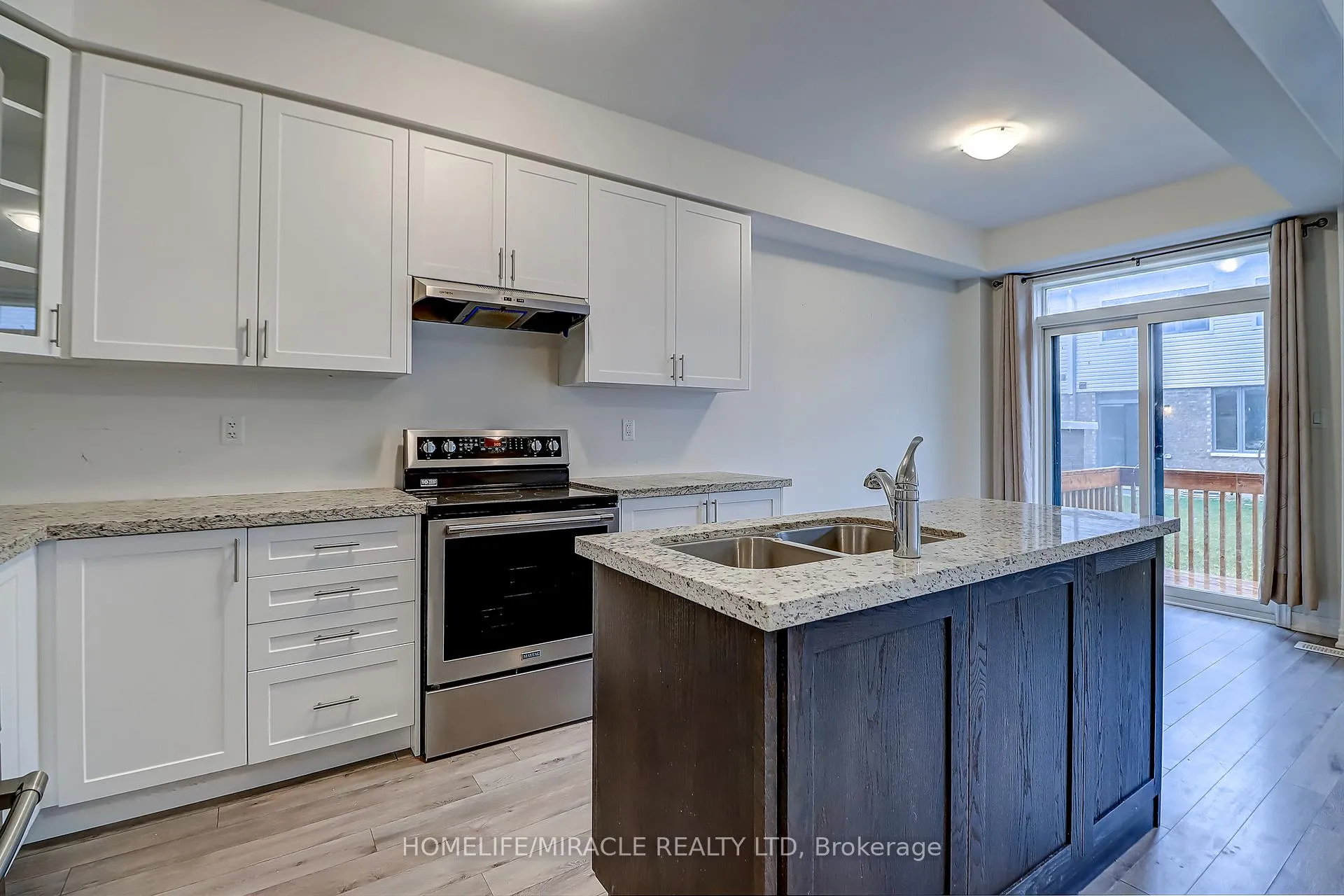 Photo 6 of 80 Valleybrook Road, Barrie, Innis-Shore — HOMEH