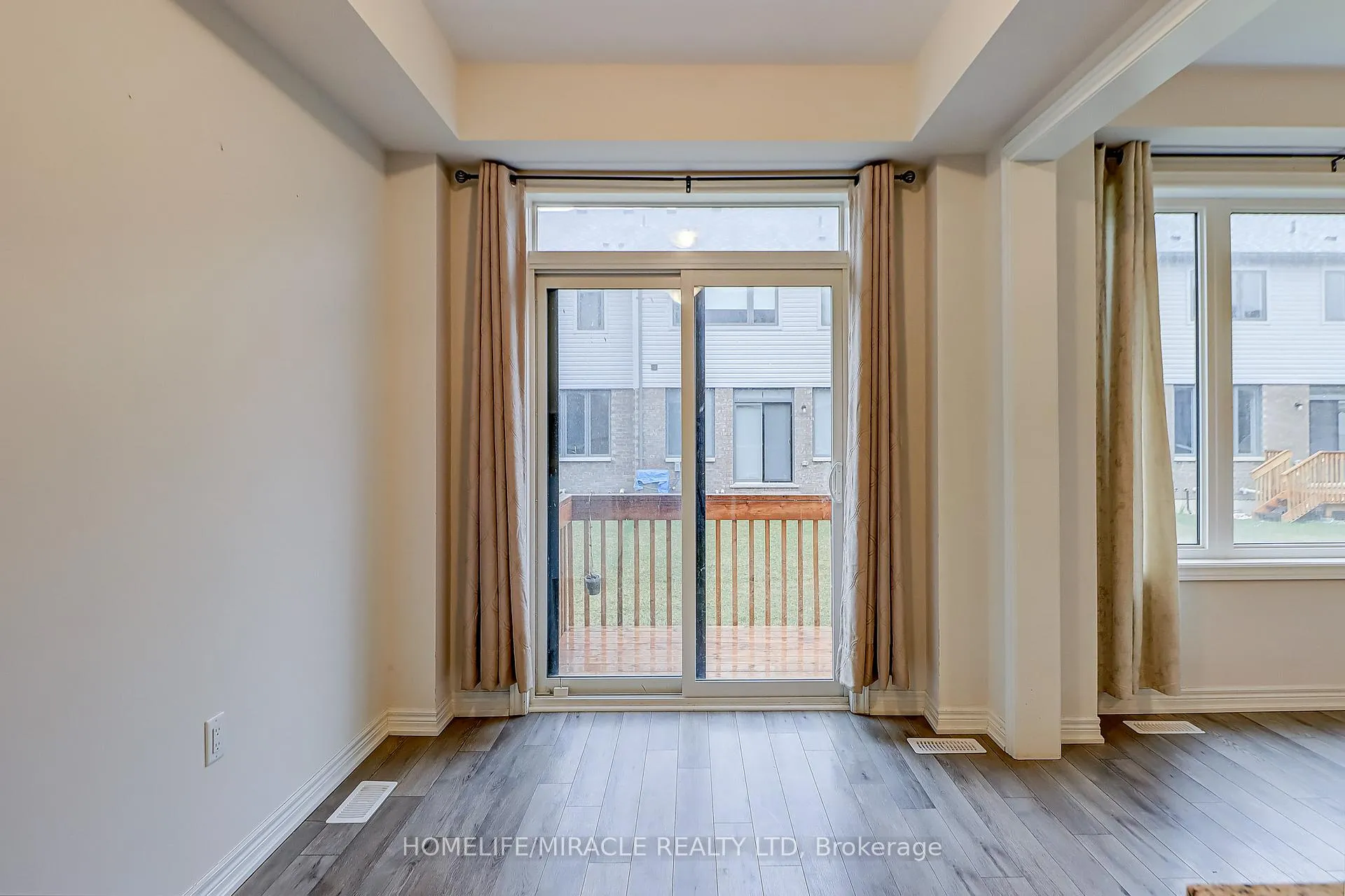 Photo 7 of 80 Valleybrook Road, Barrie, Innis-Shore — HOMEH
