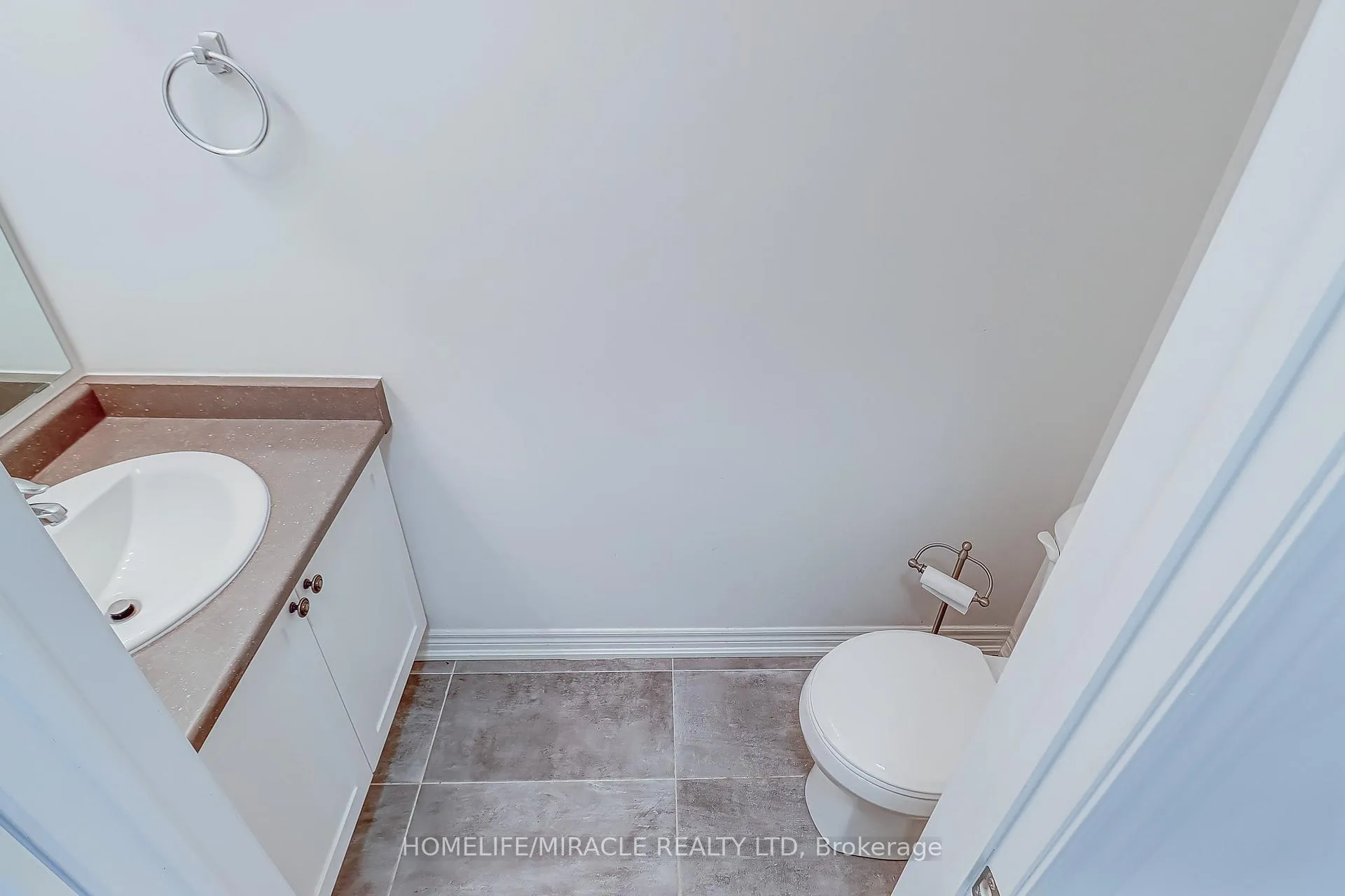 Photo 8 of 80 Valleybrook Road, Barrie, Innis-Shore — HOMEH