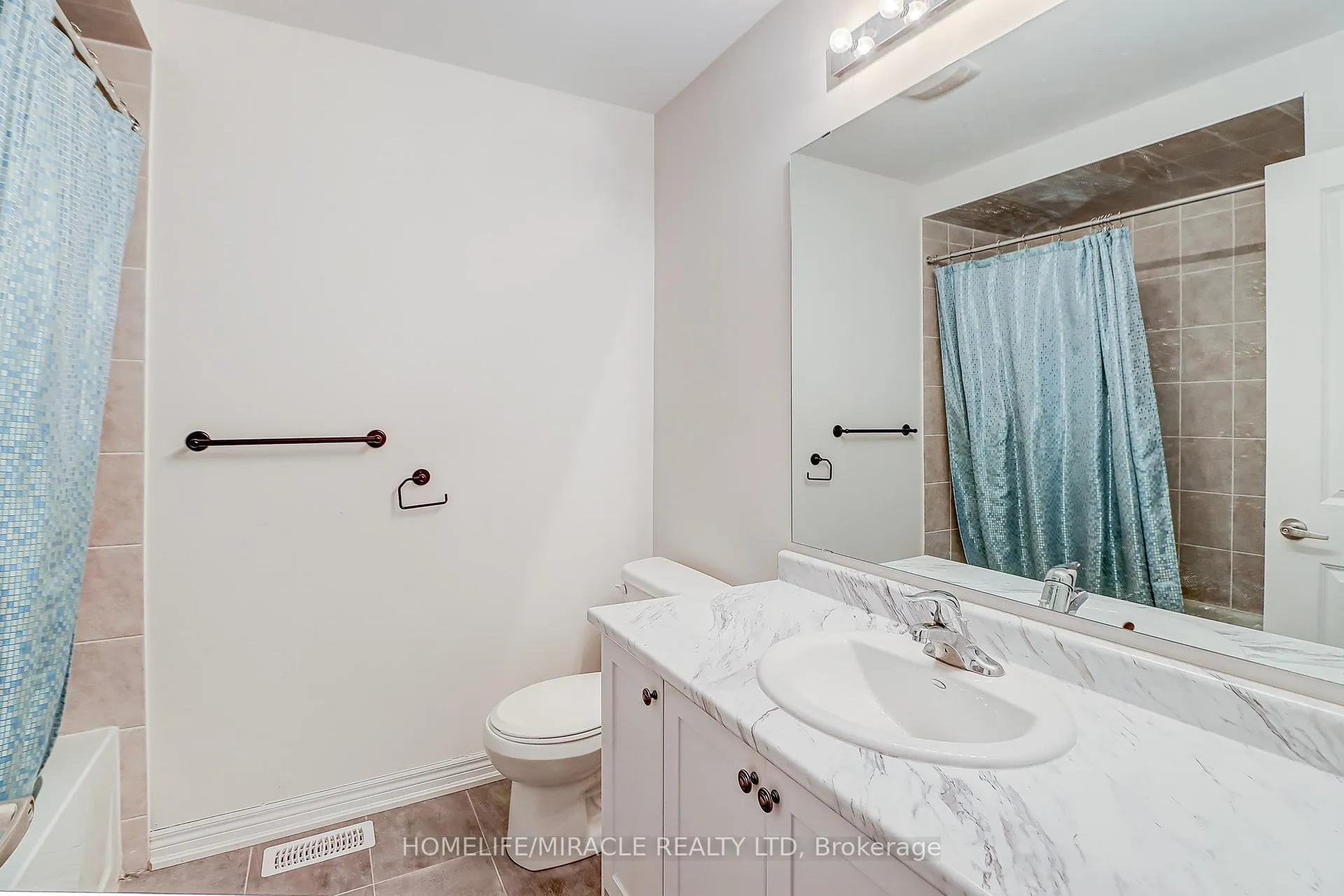 Photo 12 of 80 Valleybrook Road, Barrie, Innis-Shore — HOMEH