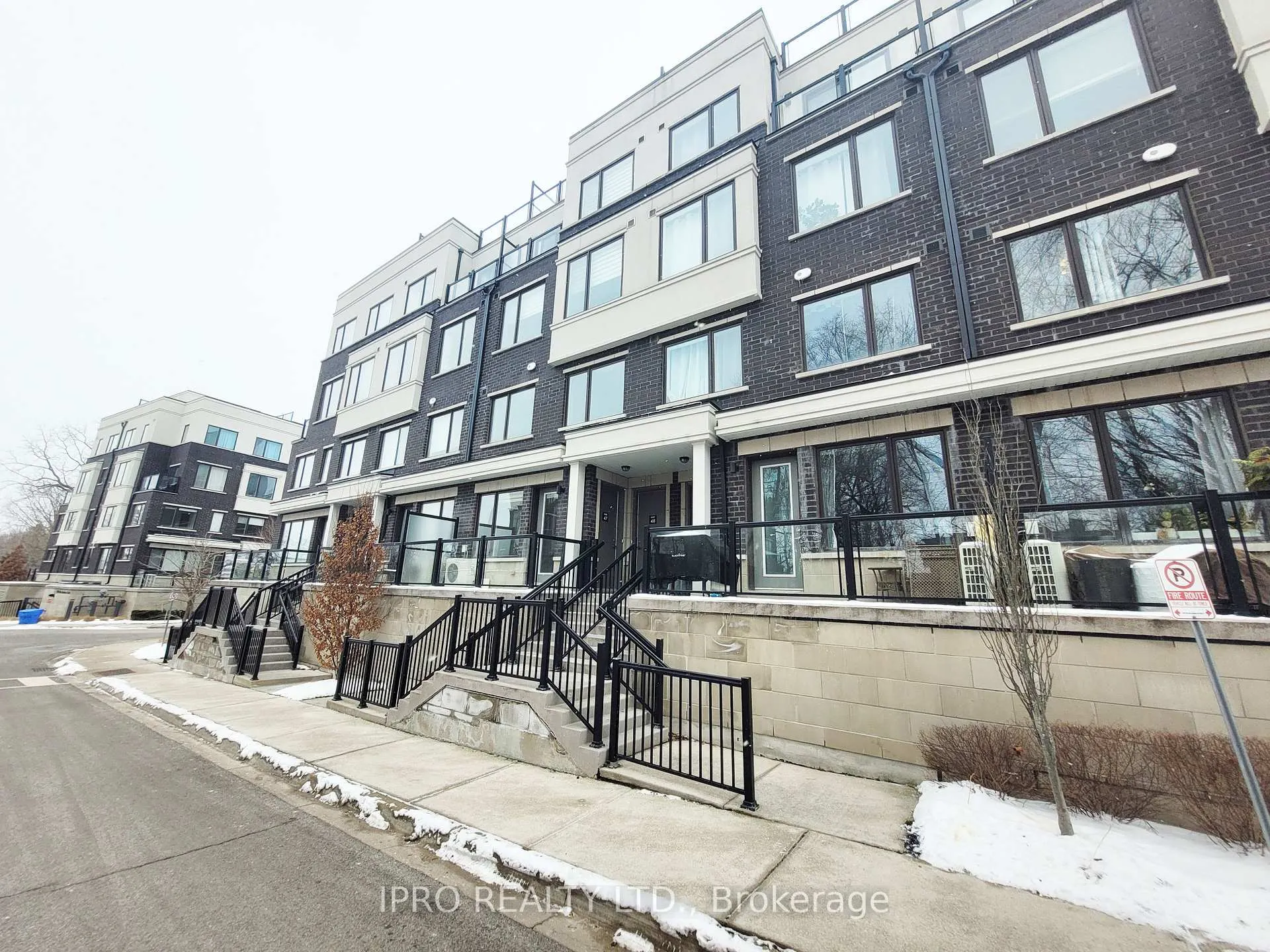 Photo 2 of Unit 47, 300 Alex Gardner Circle, Aurora, Aurora Heights — HOMEH