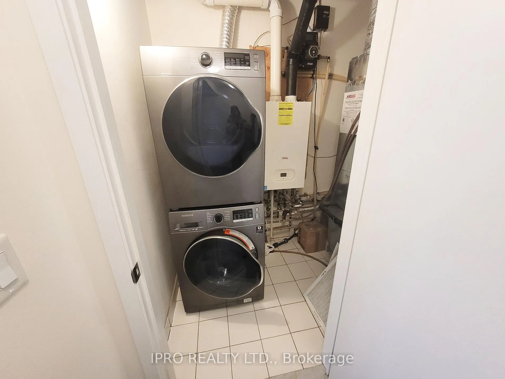 Photo 22 of Unit 47, 300 Alex Gardner Circle, Aurora, Aurora Heights — HOMEH