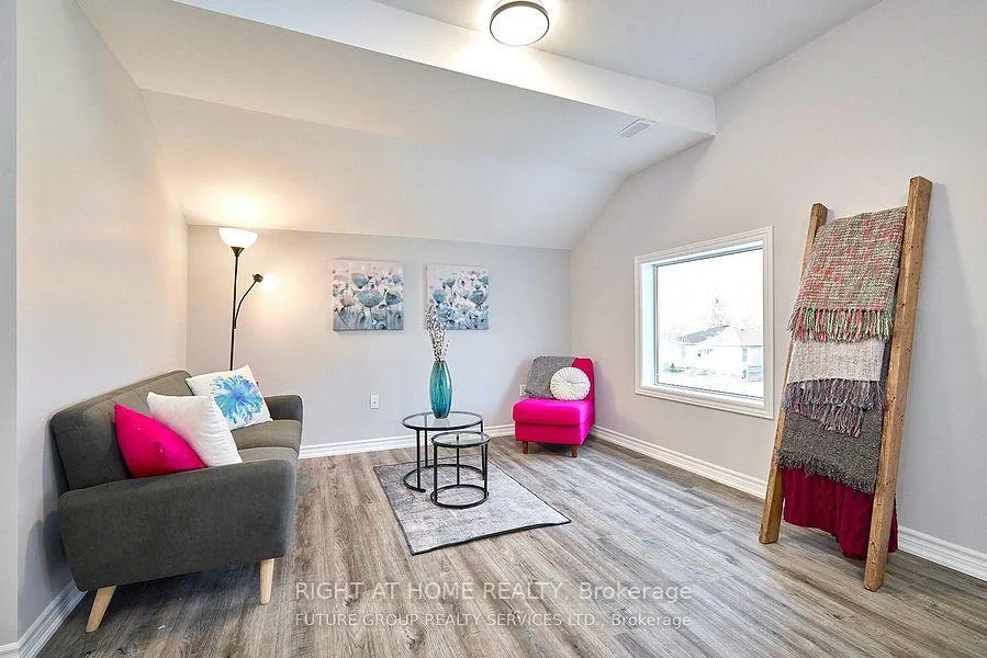 Photo 3 of Unit B, 156 peel Street, Barrie, Wellington — HOMEH