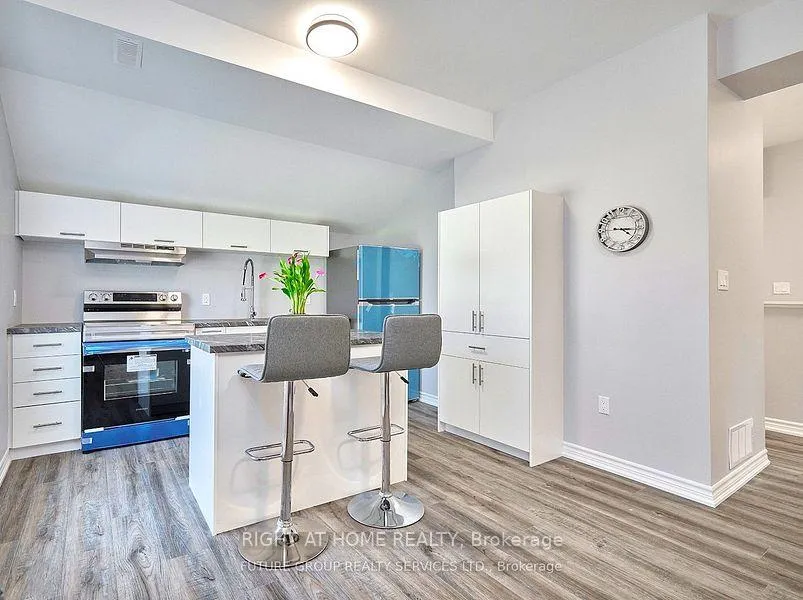 Photo 4 of Unit B, 156 peel Street, Barrie, Wellington — HOMEH