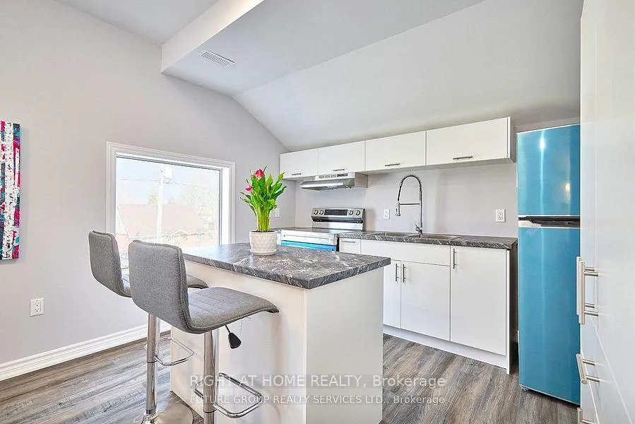 Photo 5 of Unit B, 156 peel Street, Barrie, Wellington — HOMEH