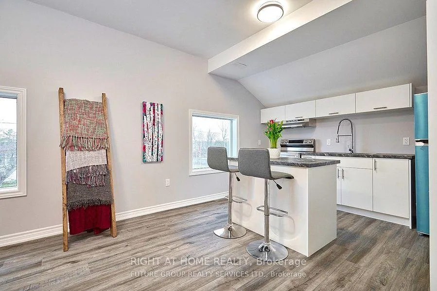 Photo 6 of Unit B, 156 peel Street, Barrie, Wellington — HOMEH