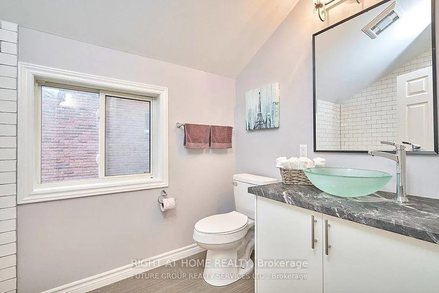 Photo 7 of Unit B, 156 peel Street, Barrie, Wellington — HOMEH