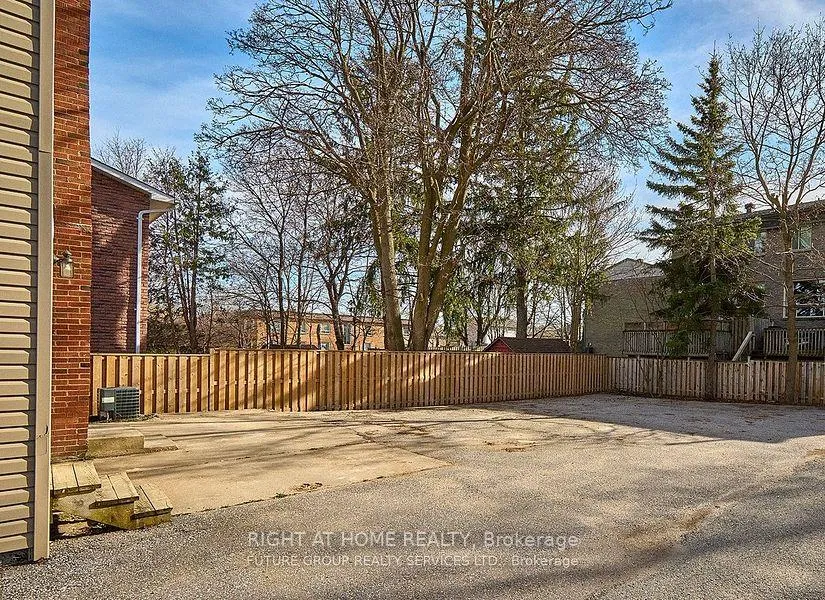 Photo 2 of Unit Lower level, 156 Peel Street, Barrie, Wellington — HOMEH