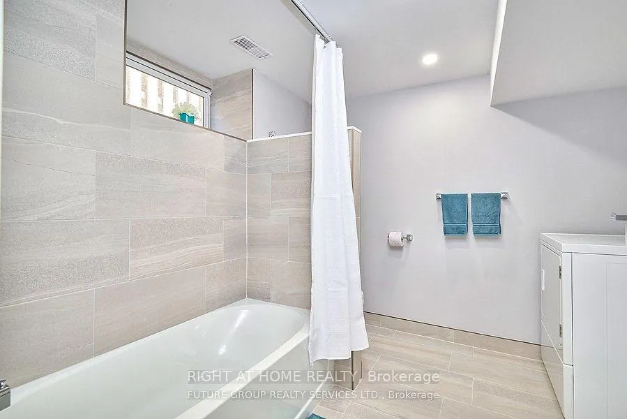 Photo 6 of Unit Lower level, 156 Peel Street, Barrie, Wellington — HOMEH
