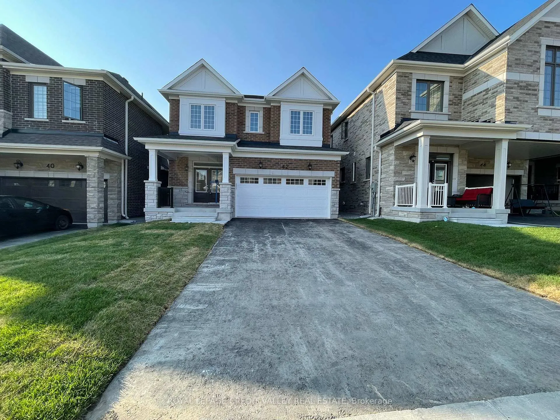 Photo 2 of 42 Suzuki Street, Barrie, Painswick South — HOMEH