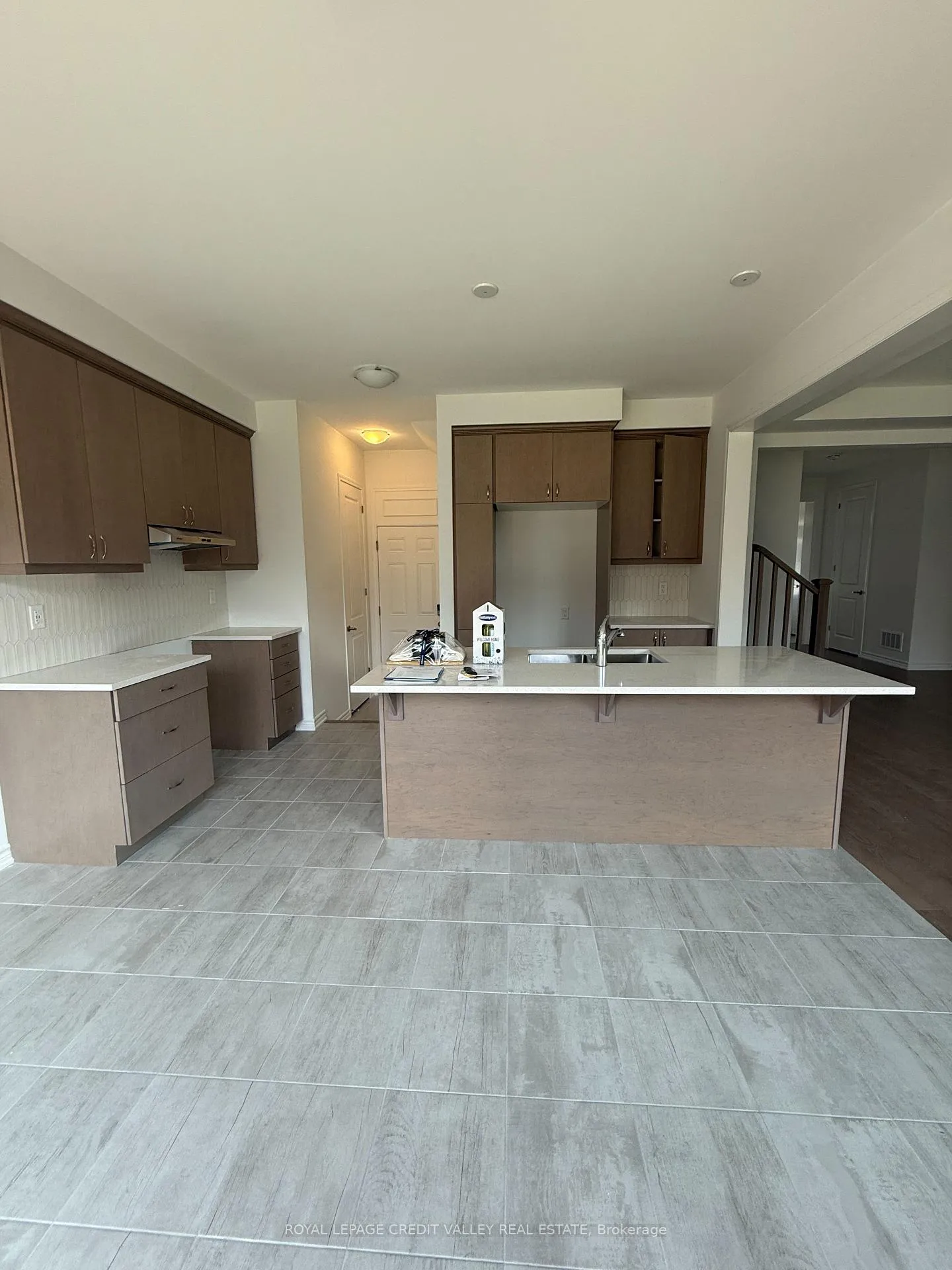 Photo 3 of 42 Suzuki Street, Barrie, Painswick South — HOMEH