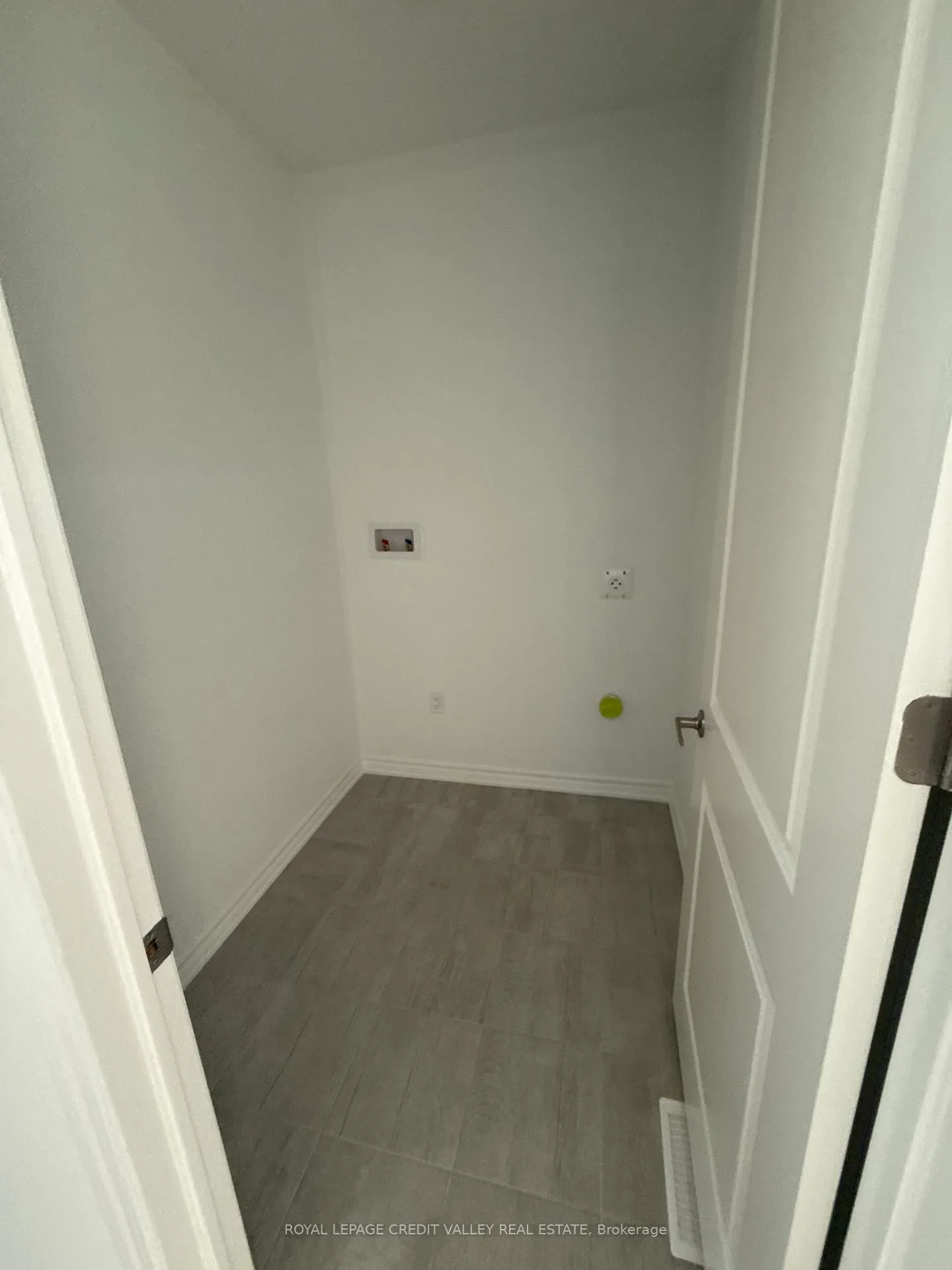 Photo 5 of 42 Suzuki Street, Barrie, Painswick South — HOMEH