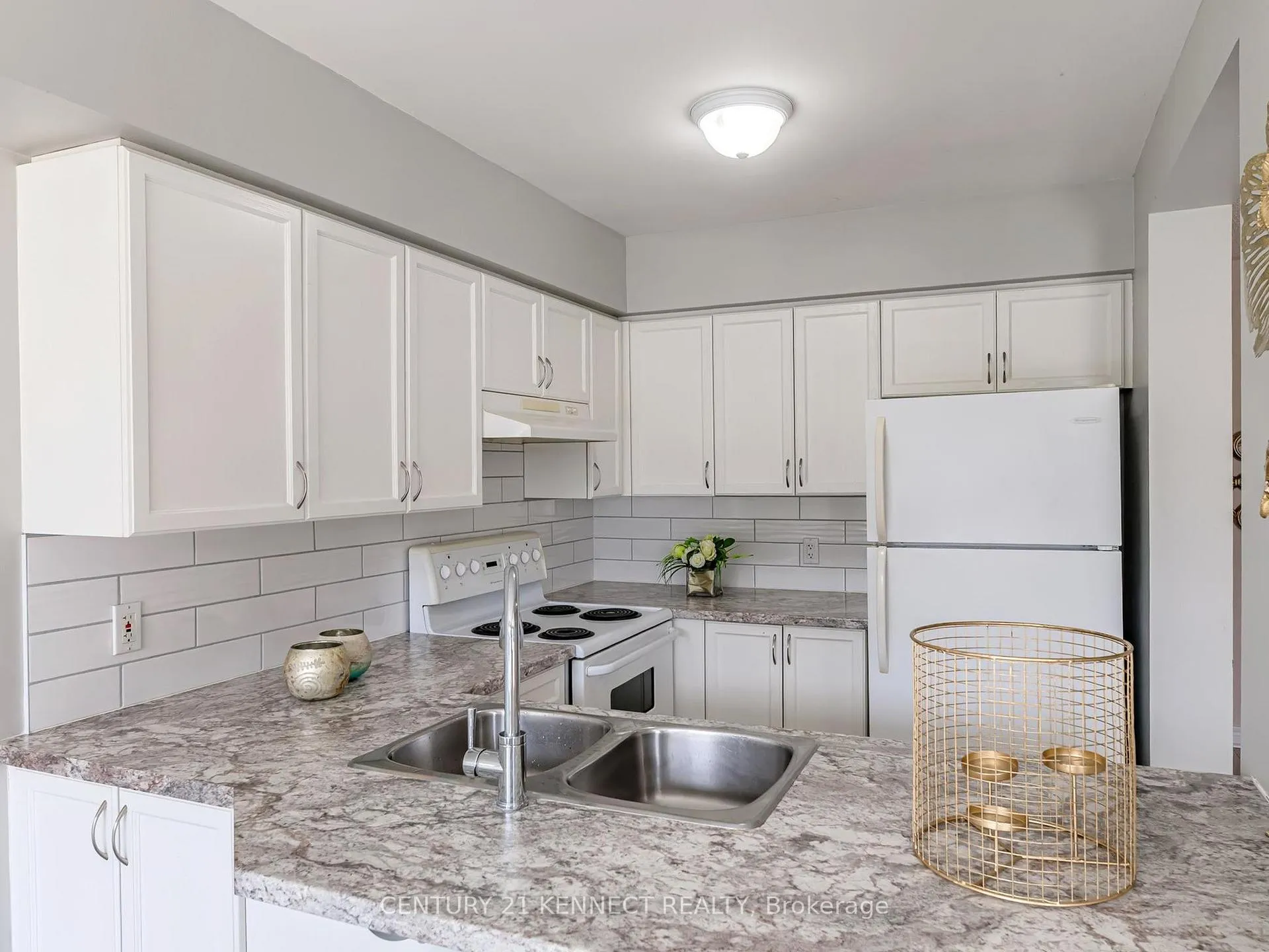 Photo 18 of 249 Stanley Street, Barrie, Bayfield — HOMEH