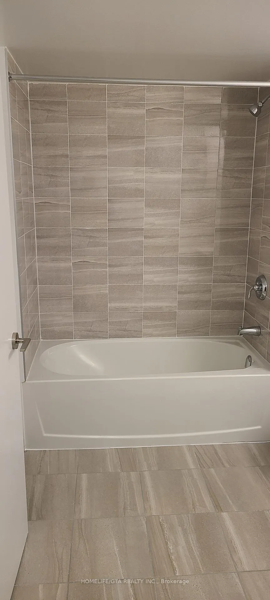 Photo 3 of Unit 506, 1480 Bayly Street, Pickering, Bay Ridges — HOMEH