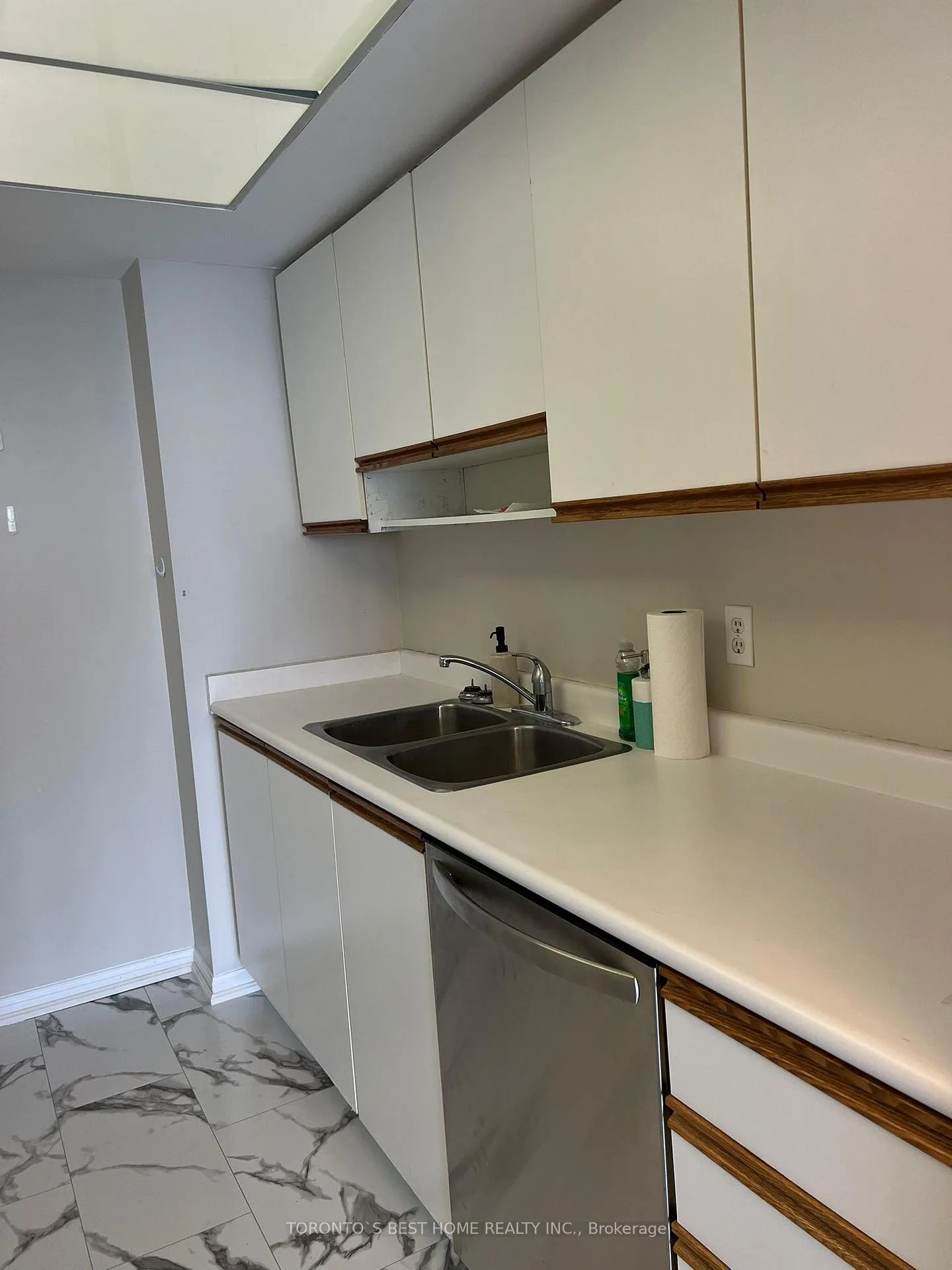 Photo 5 of Unit 407, 65 Ellen Street, Barrie, City Centre — HOMEH