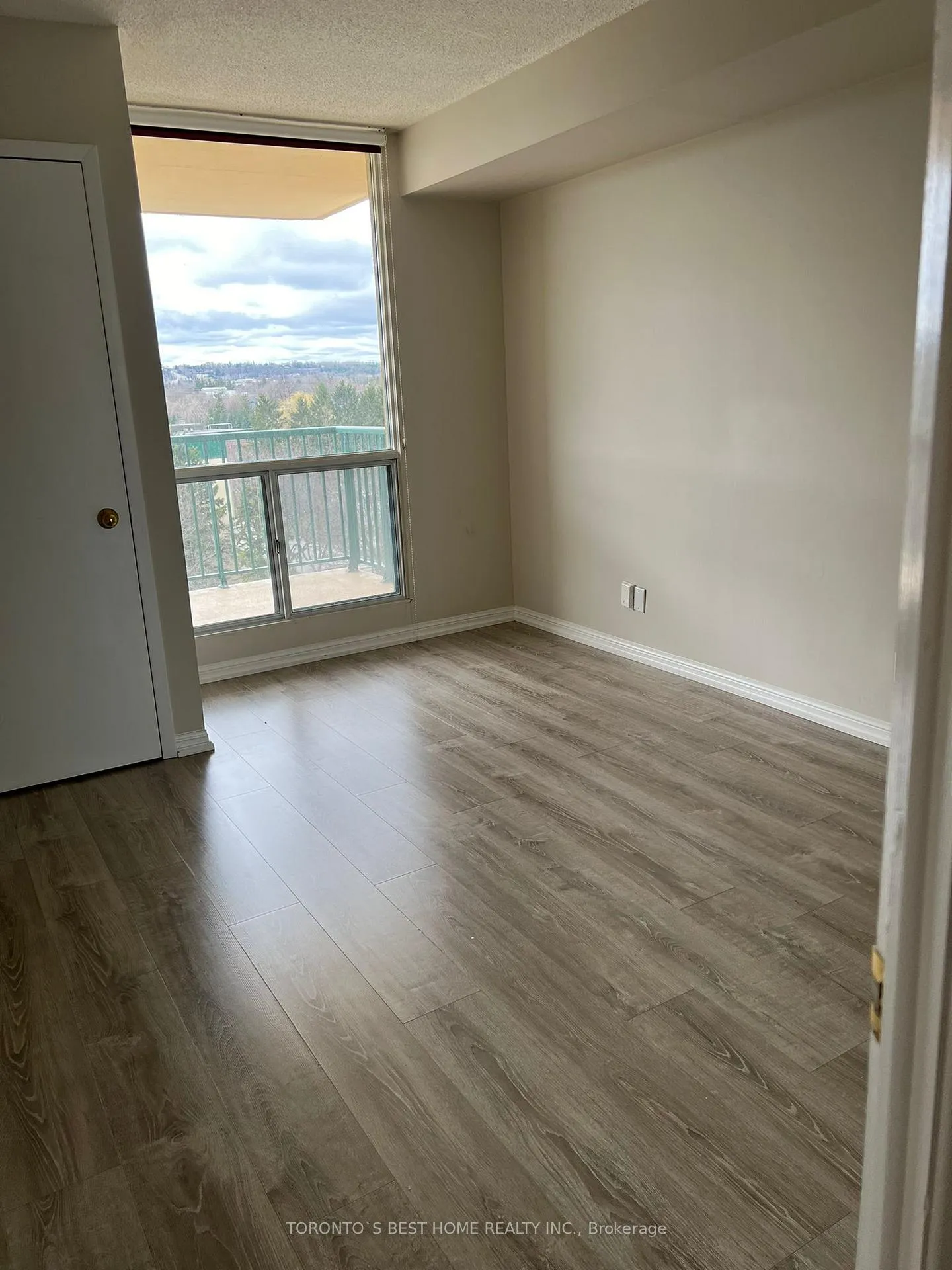 Photo 7 of Unit 407, 65 Ellen Street, Barrie, City Centre — HOMEH