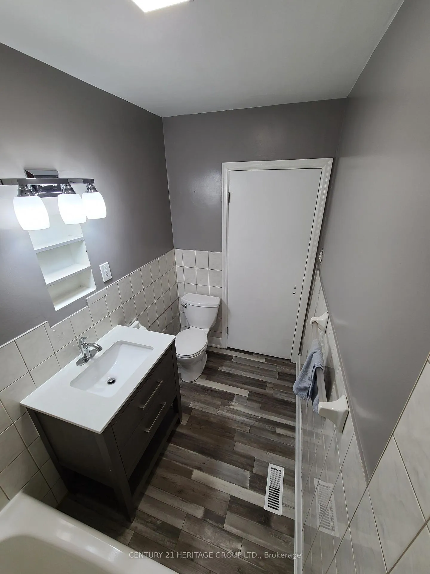 Photo 6 of Unit 1, 220 Tiffin Street, Barrie, 400 North — HOMEH