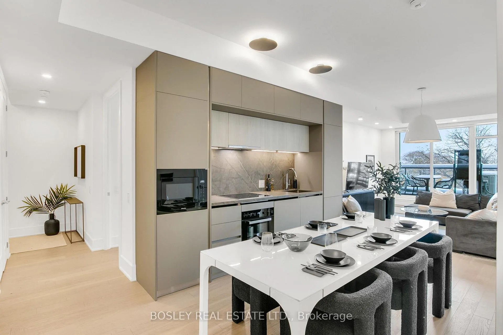 Photo 3 of Unit 504, 800 Broadview Avenue, Toronto, Playter Estates-Danforth — HOMEH