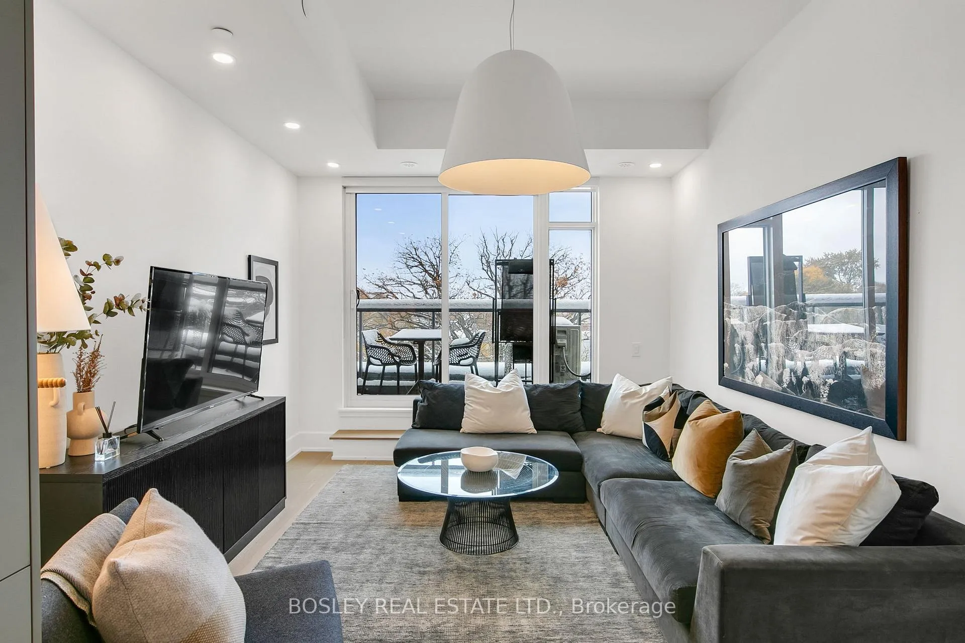 Photo 5 of Unit 504, 800 Broadview Avenue, Toronto, Playter Estates-Danforth — HOMEH