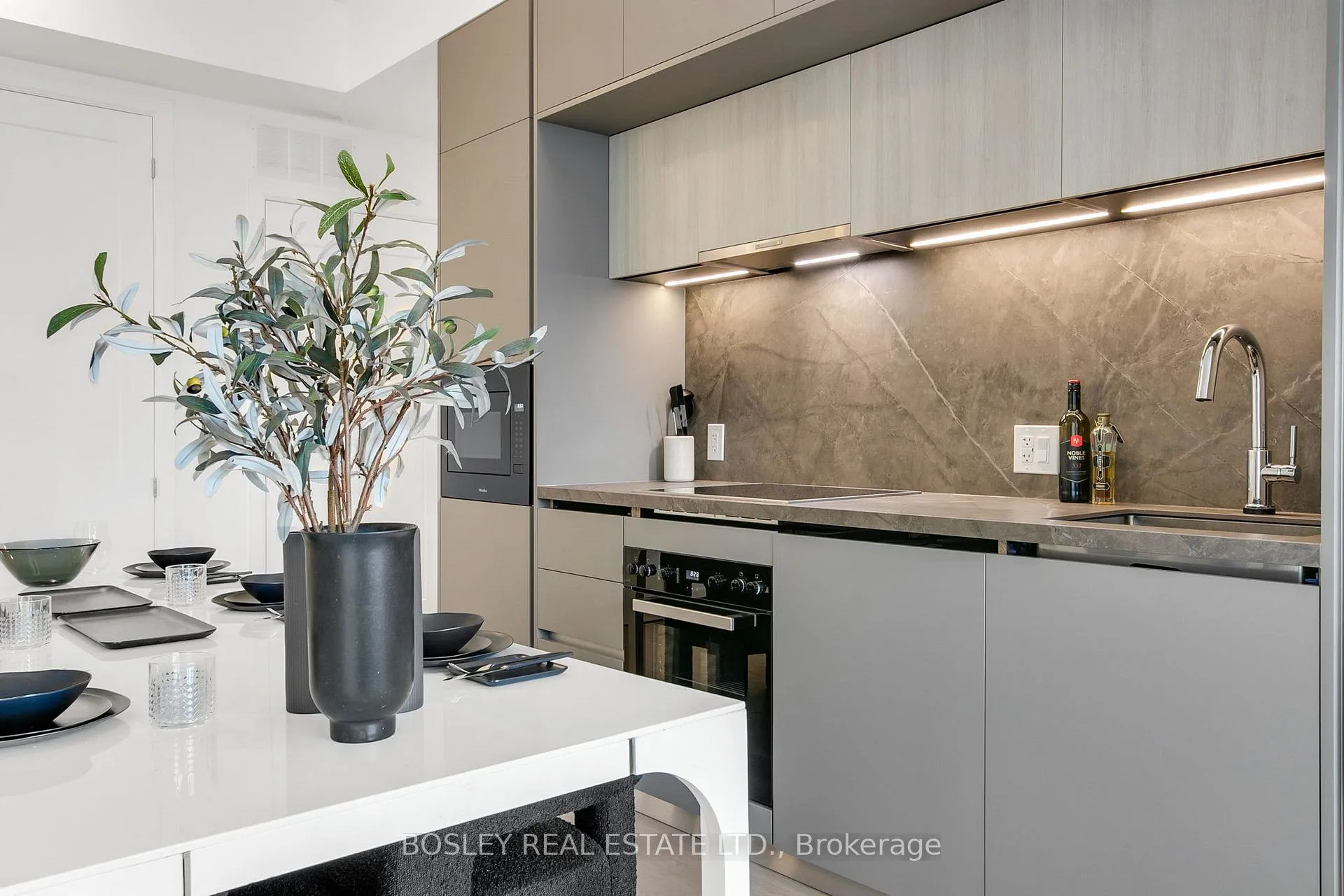 Photo 14 of Unit 504, 800 Broadview Avenue, Toronto, Playter Estates-Danforth — HOMEH
