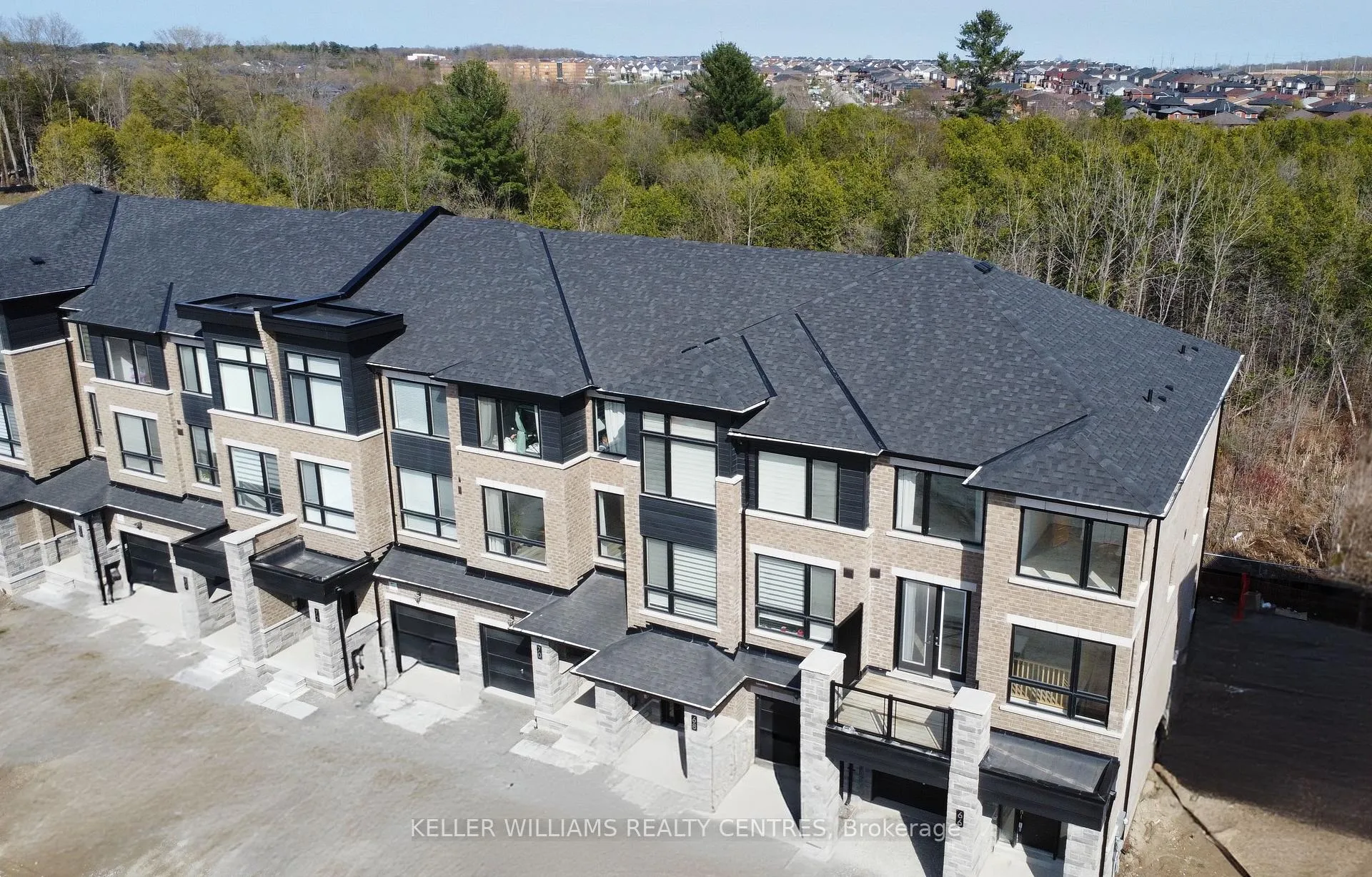 Photo 2 of 66 Blue Forest Crescent, Barrie, Innis-Shore — HOMEH