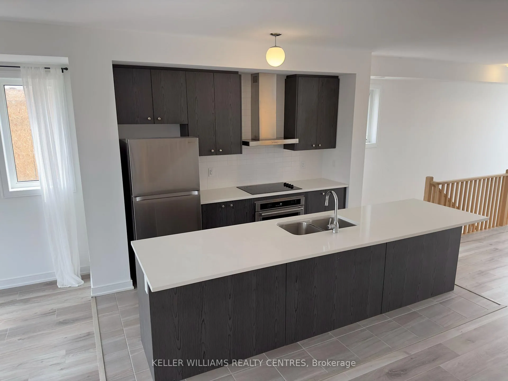 Photo 3 of 66 Blue Forest Crescent, Barrie, Innis-Shore — HOMEH