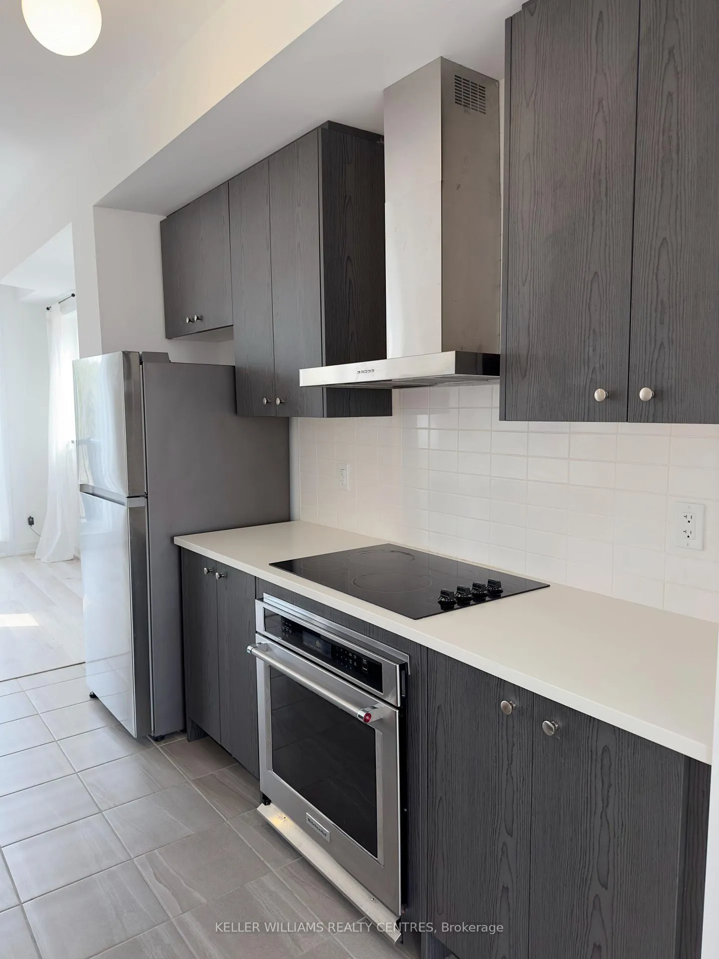 Photo 5 of 66 Blue Forest Crescent, Barrie, Innis-Shore — HOMEH