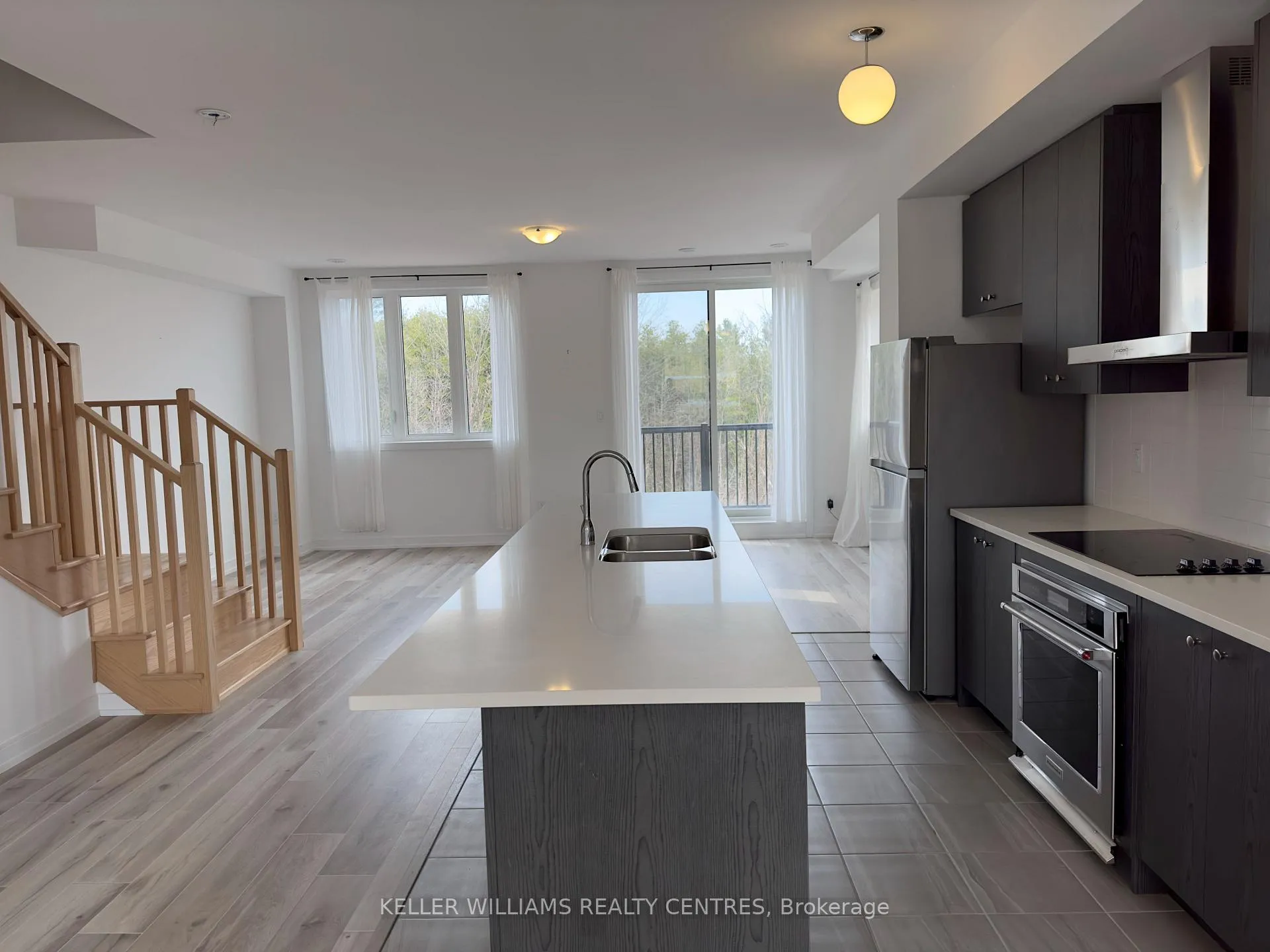 Photo 6 of 66 Blue Forest Crescent, Barrie, Innis-Shore — HOMEH