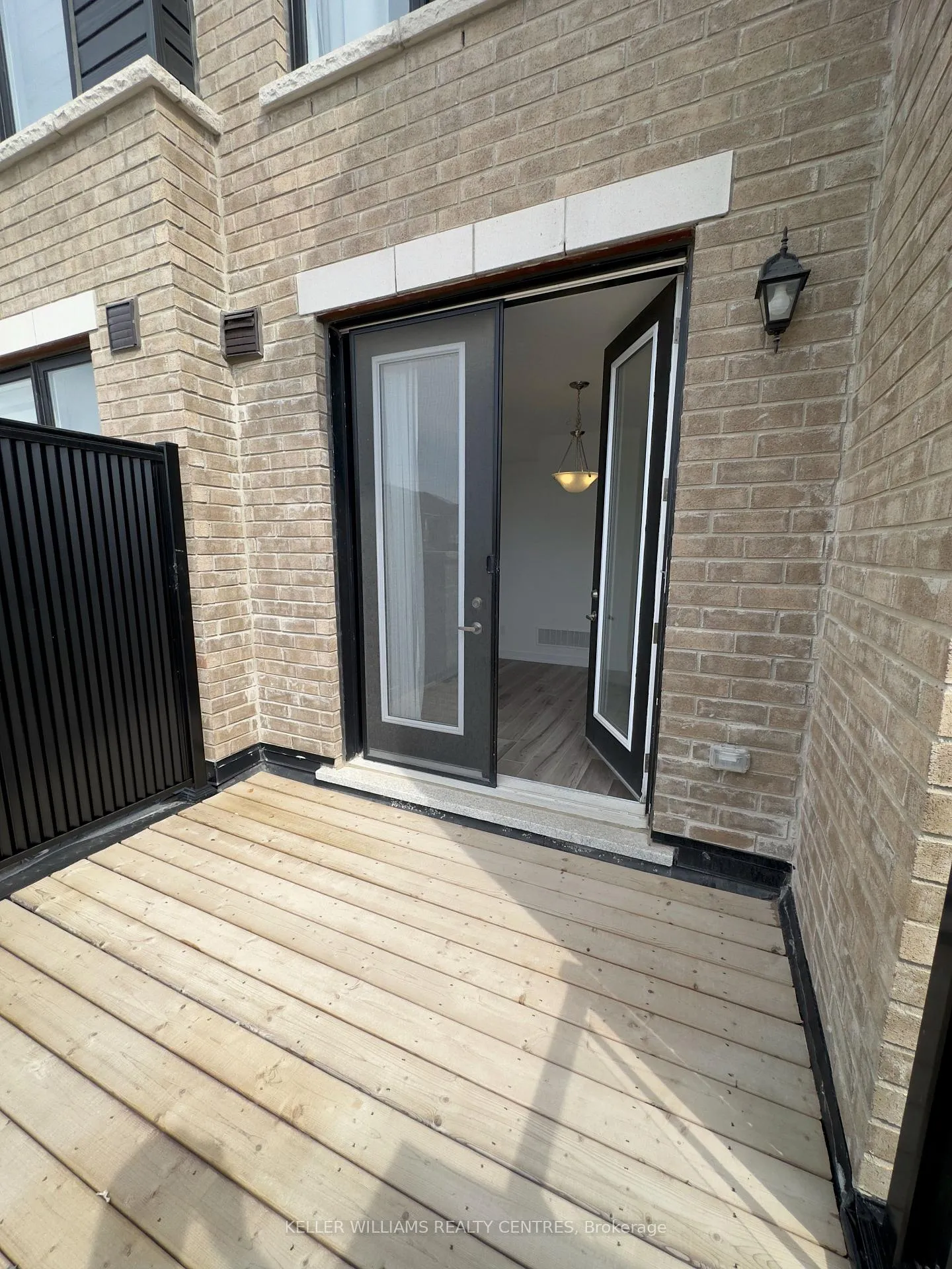 Photo 10 of 66 Blue Forest Crescent, Barrie, Innis-Shore — HOMEH