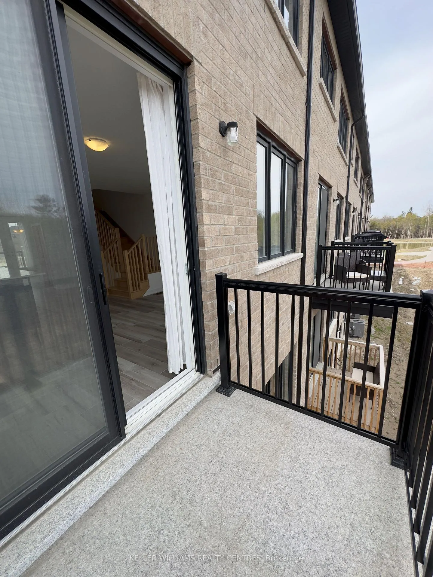 Photo 11 of 66 Blue Forest Crescent, Barrie, Innis-Shore — HOMEH