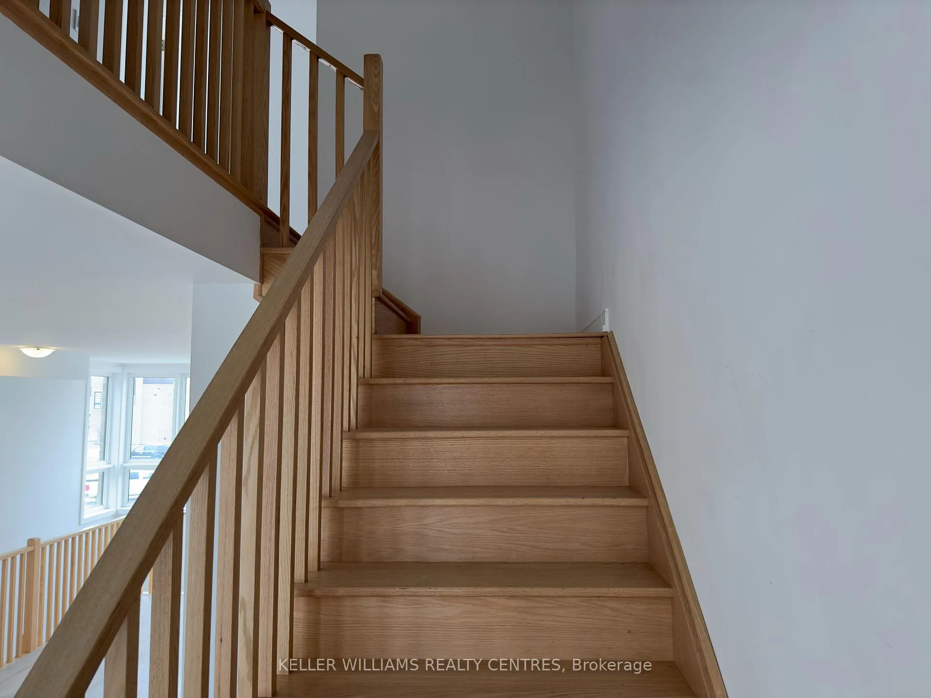 Photo 12 of 66 Blue Forest Crescent, Barrie, Innis-Shore — HOMEH