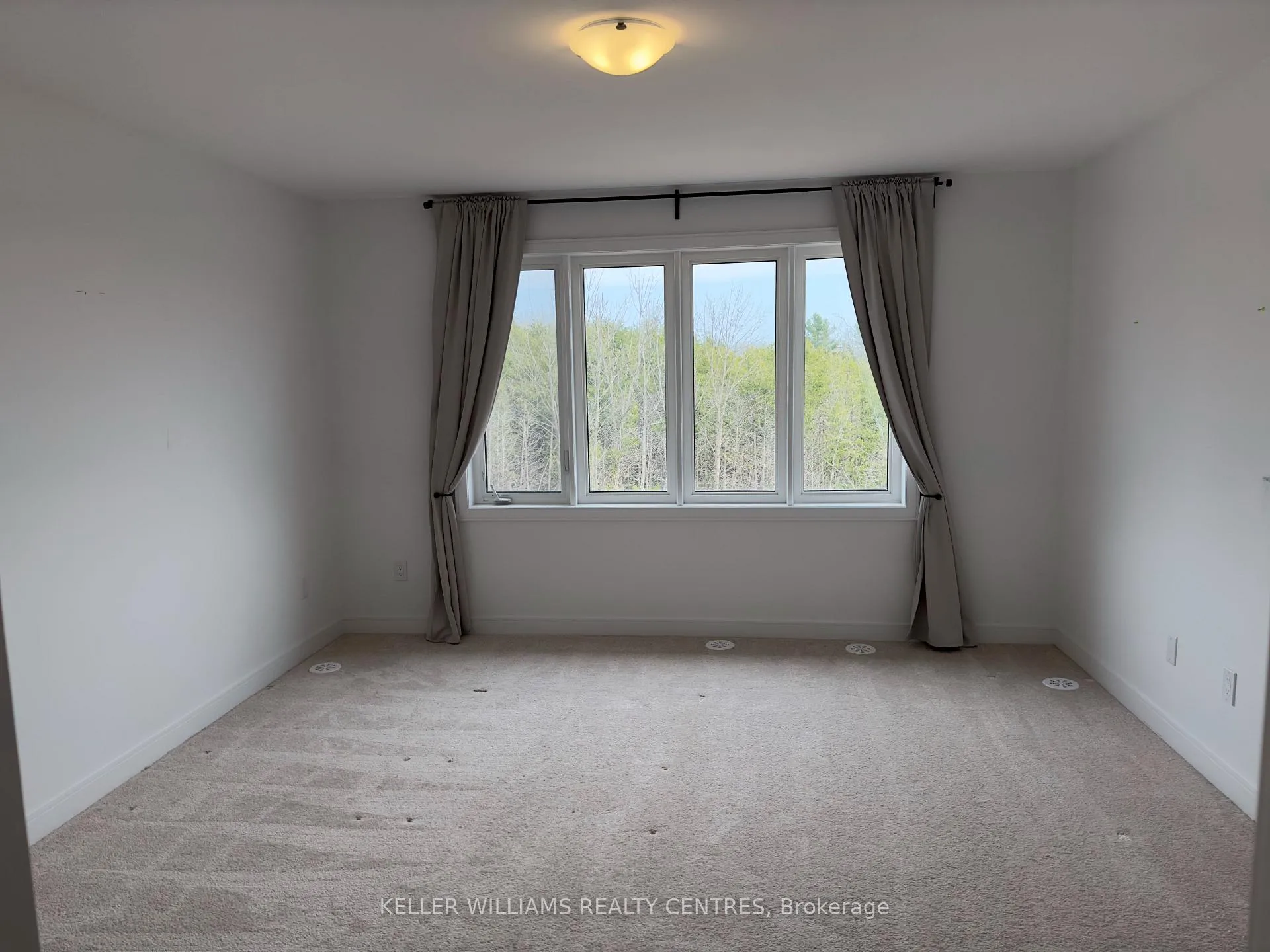 Photo 14 of 66 Blue Forest Crescent, Barrie, Innis-Shore — HOMEH