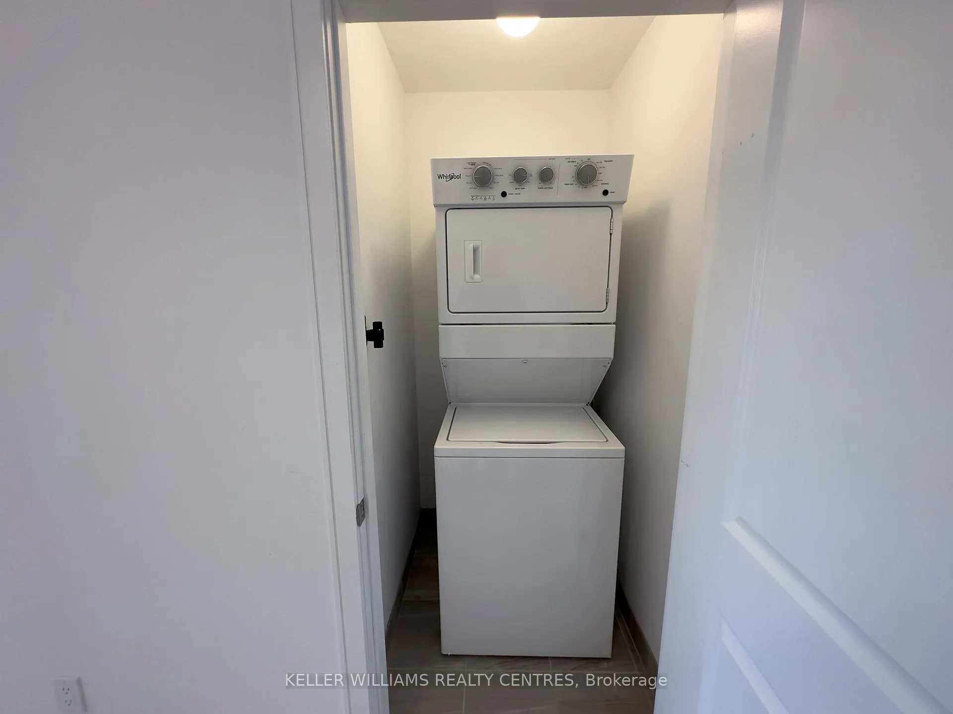 Photo 18 of 66 Blue Forest Crescent, Barrie, Innis-Shore — HOMEH