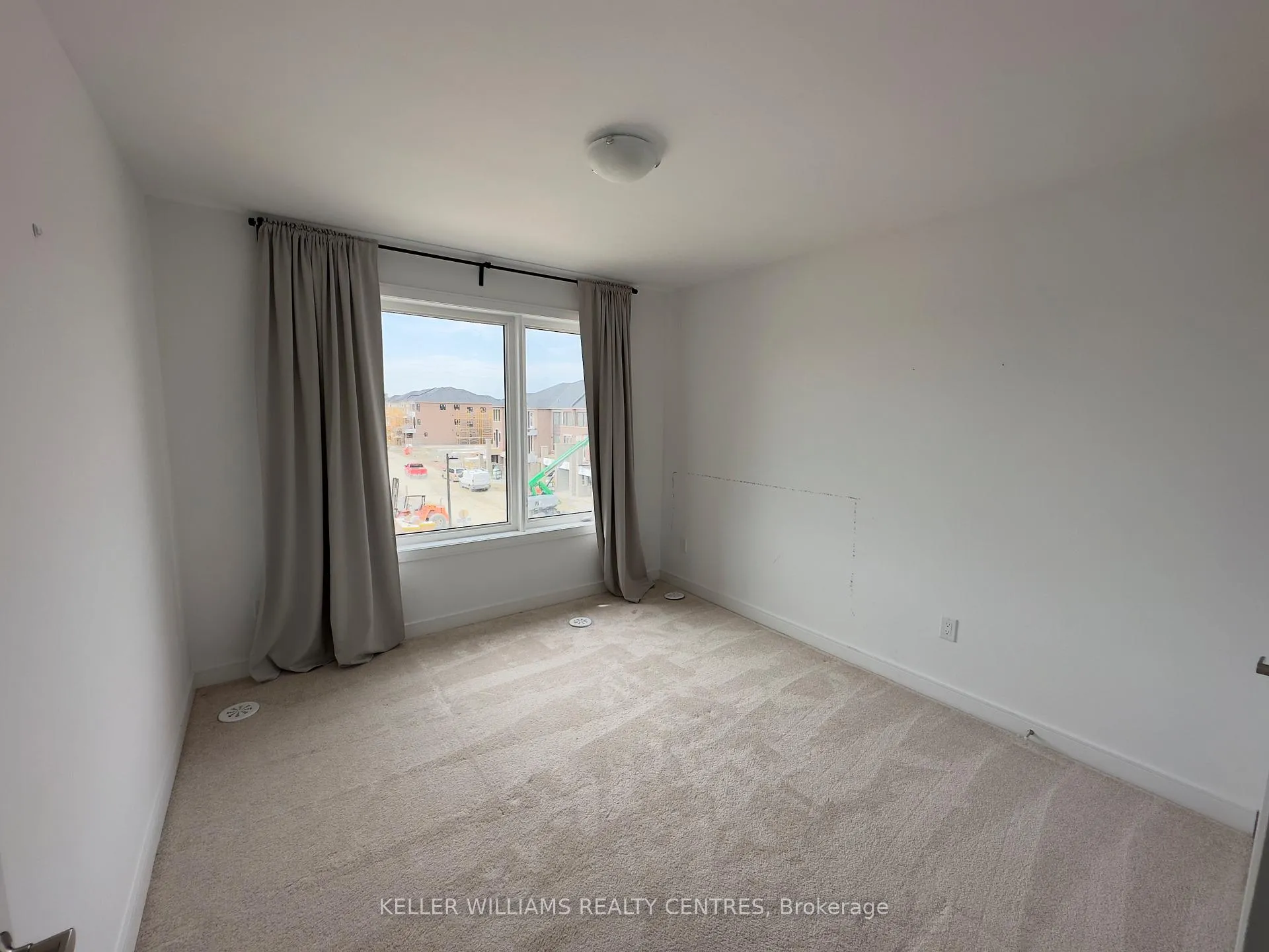 Photo 19 of 66 Blue Forest Crescent, Barrie, Innis-Shore — HOMEH