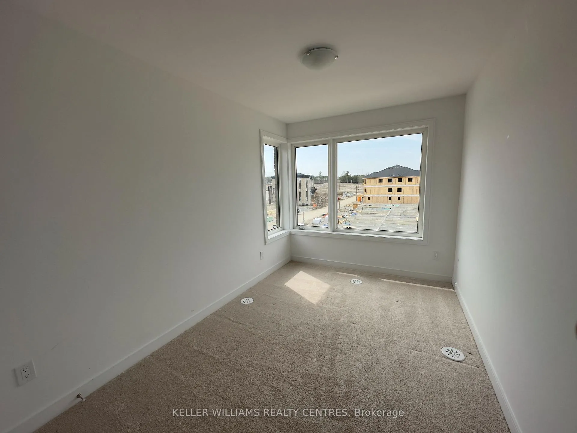 Photo 21 of 66 Blue Forest Crescent, Barrie, Innis-Shore — HOMEH