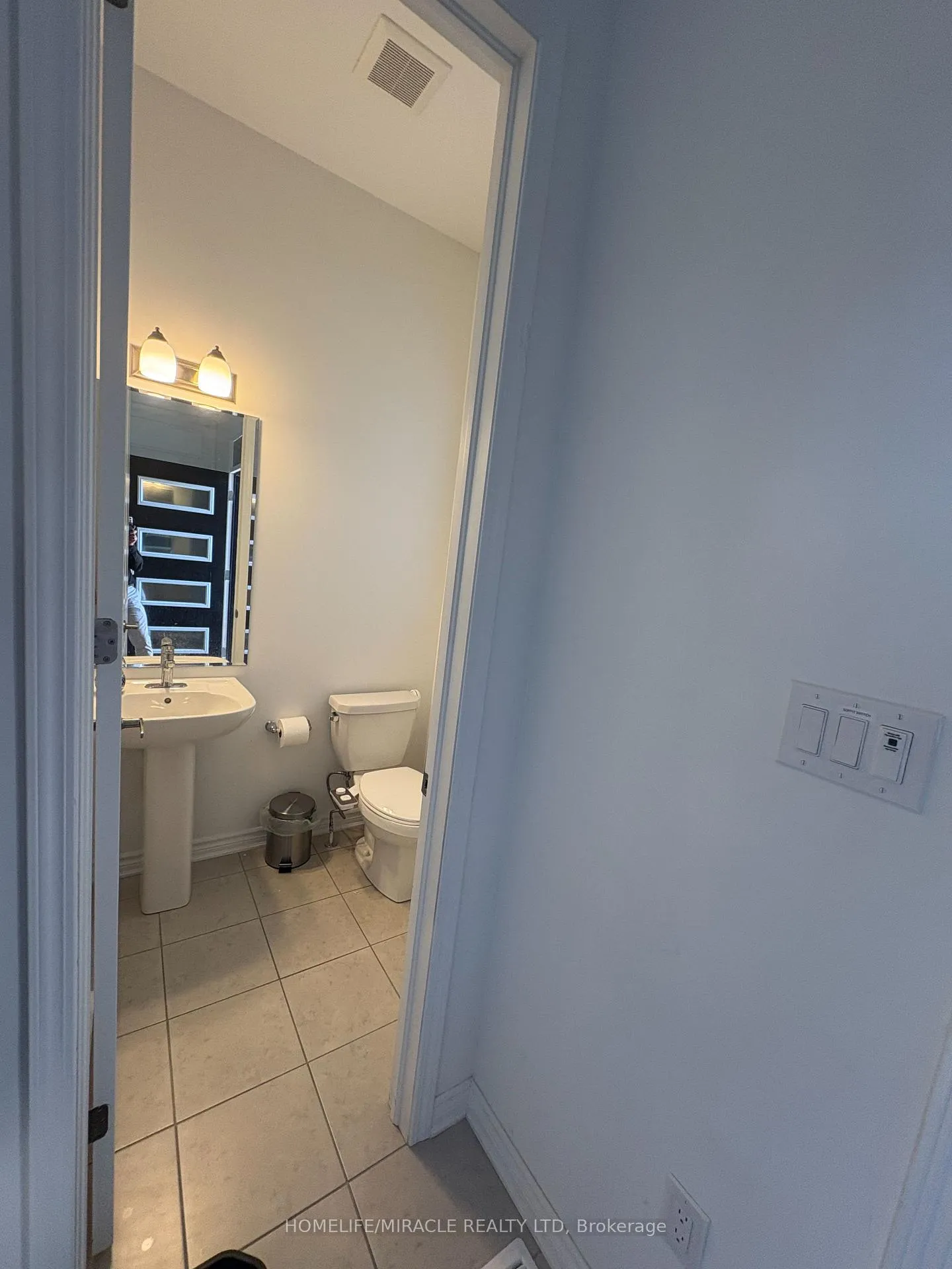 Photo 4 of 95 Ennerdale Street, Barrie, Rural Barrie Southwest — HOMEH
