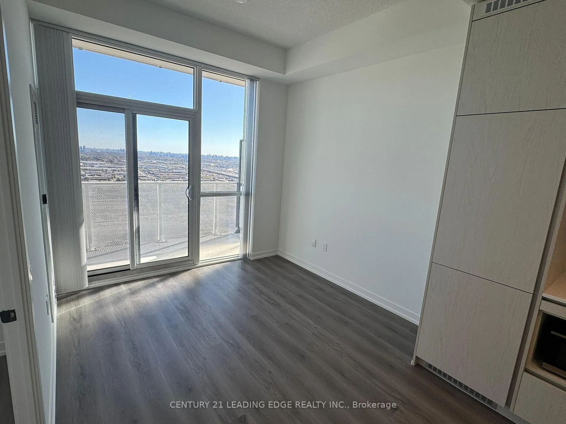 Photo 4 of Unit 2303, 8 Interchange Way, Vaughan, Vaughan Corporate Centre — HOMEH