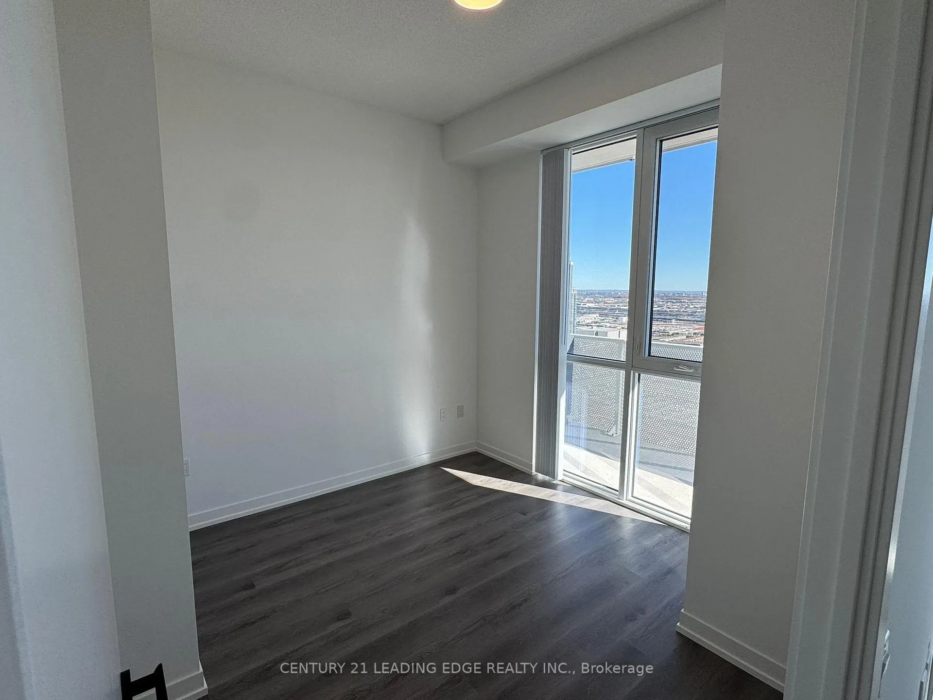 Photo 5 of Unit 2303, 8 Interchange Way, Vaughan, Vaughan Corporate Centre — HOMEH