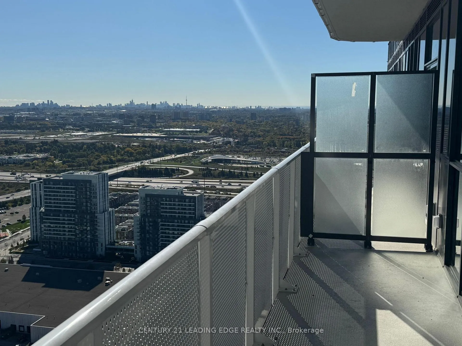 Photo 10 of Unit 2303, 8 Interchange Way, Vaughan, Vaughan Corporate Centre — HOMEH