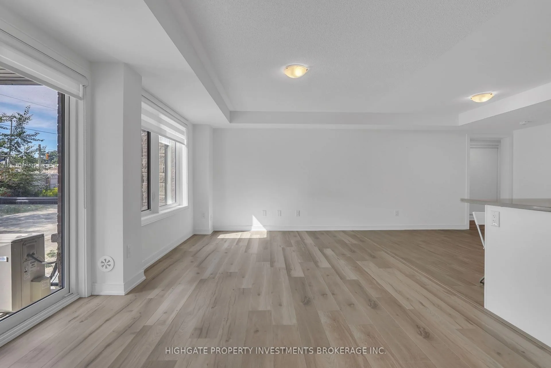 Photo 2 of 107 Appletree Lane, Barrie, Innis-Shore — HOMEH