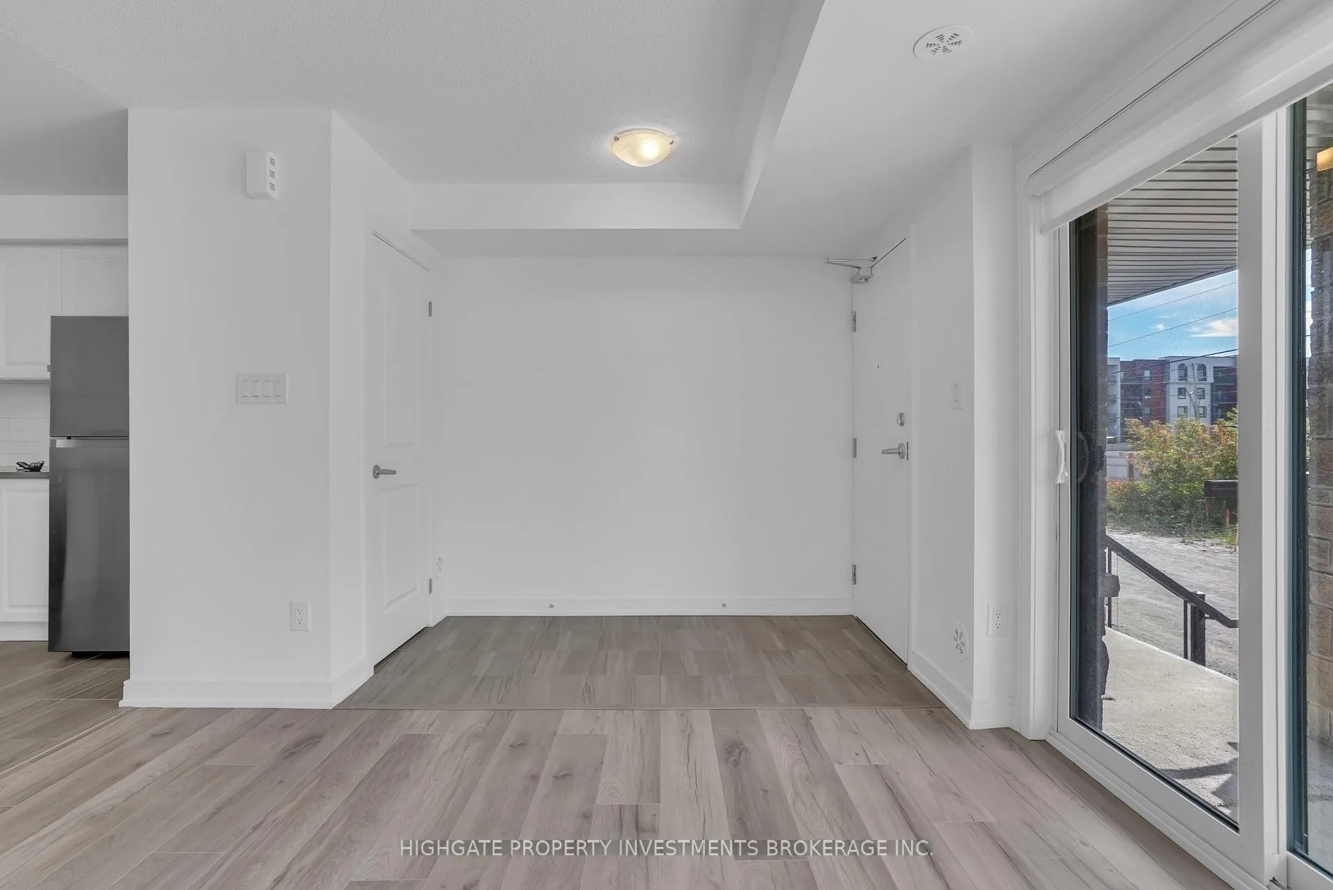 Photo 3 of 107 Appletree Lane, Barrie, Innis-Shore — HOMEH