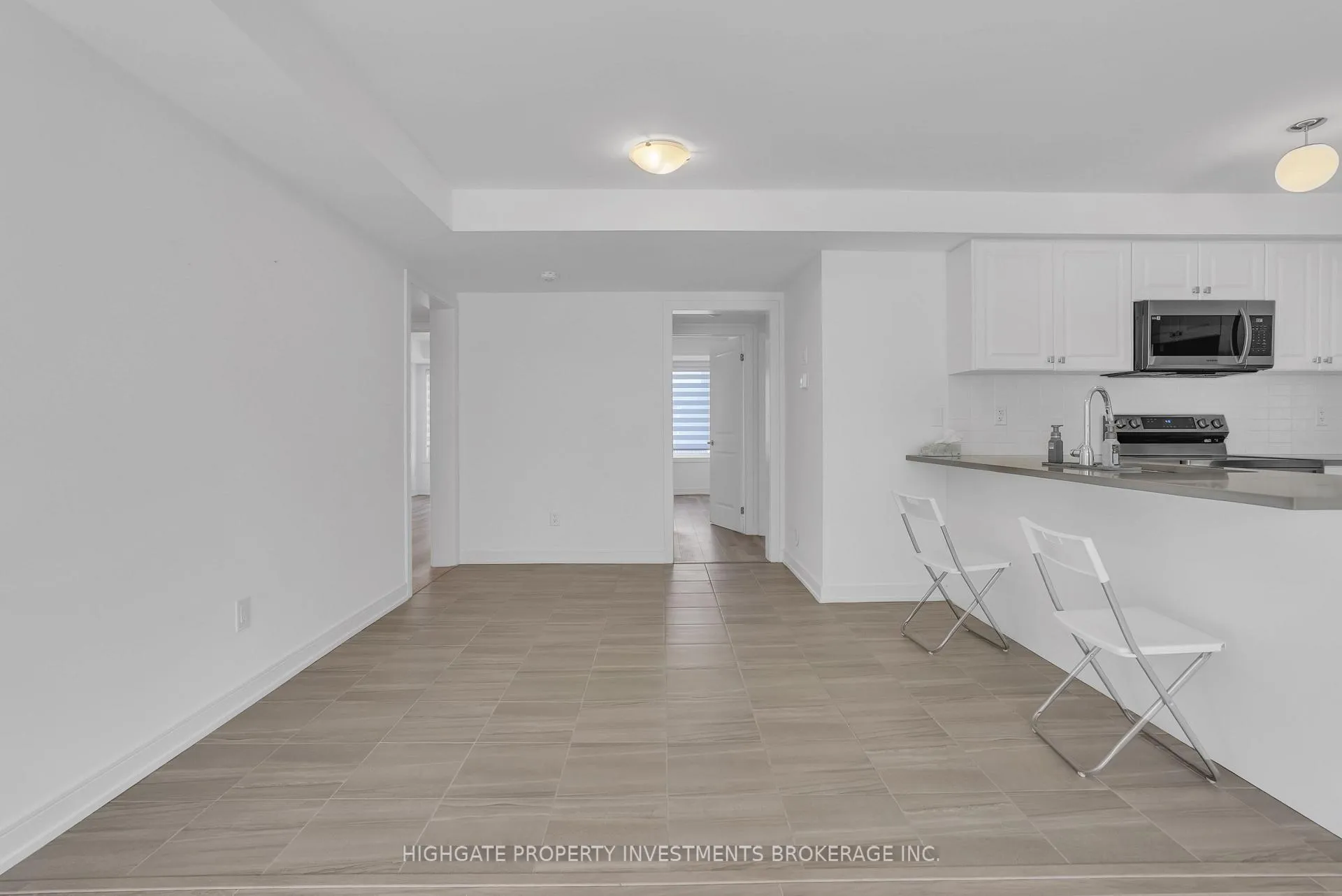 Photo 5 of 107 Appletree Lane, Barrie, Innis-Shore — HOMEH