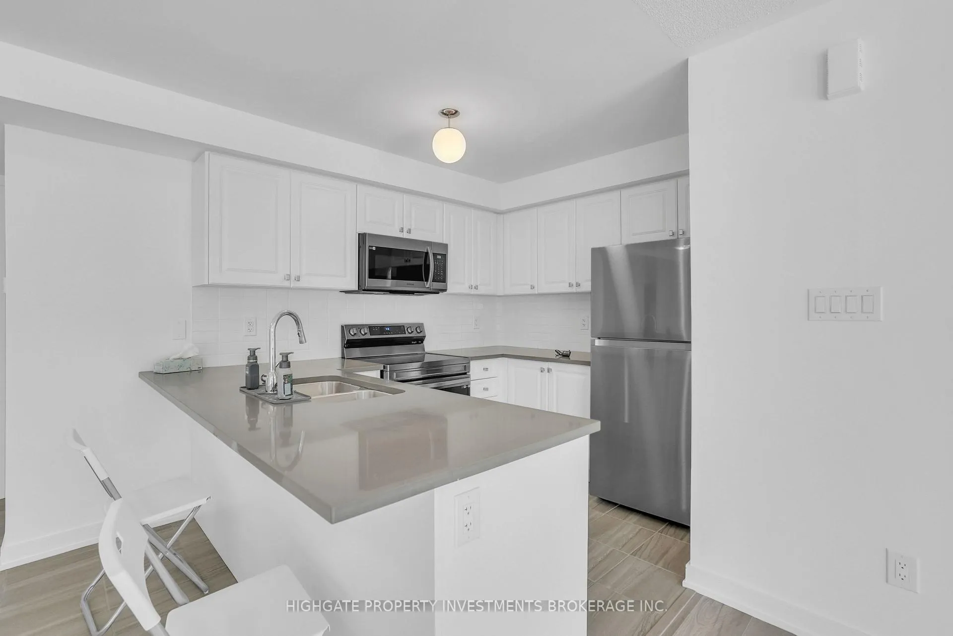 Photo 6 of 107 Appletree Lane, Barrie, Innis-Shore — HOMEH
