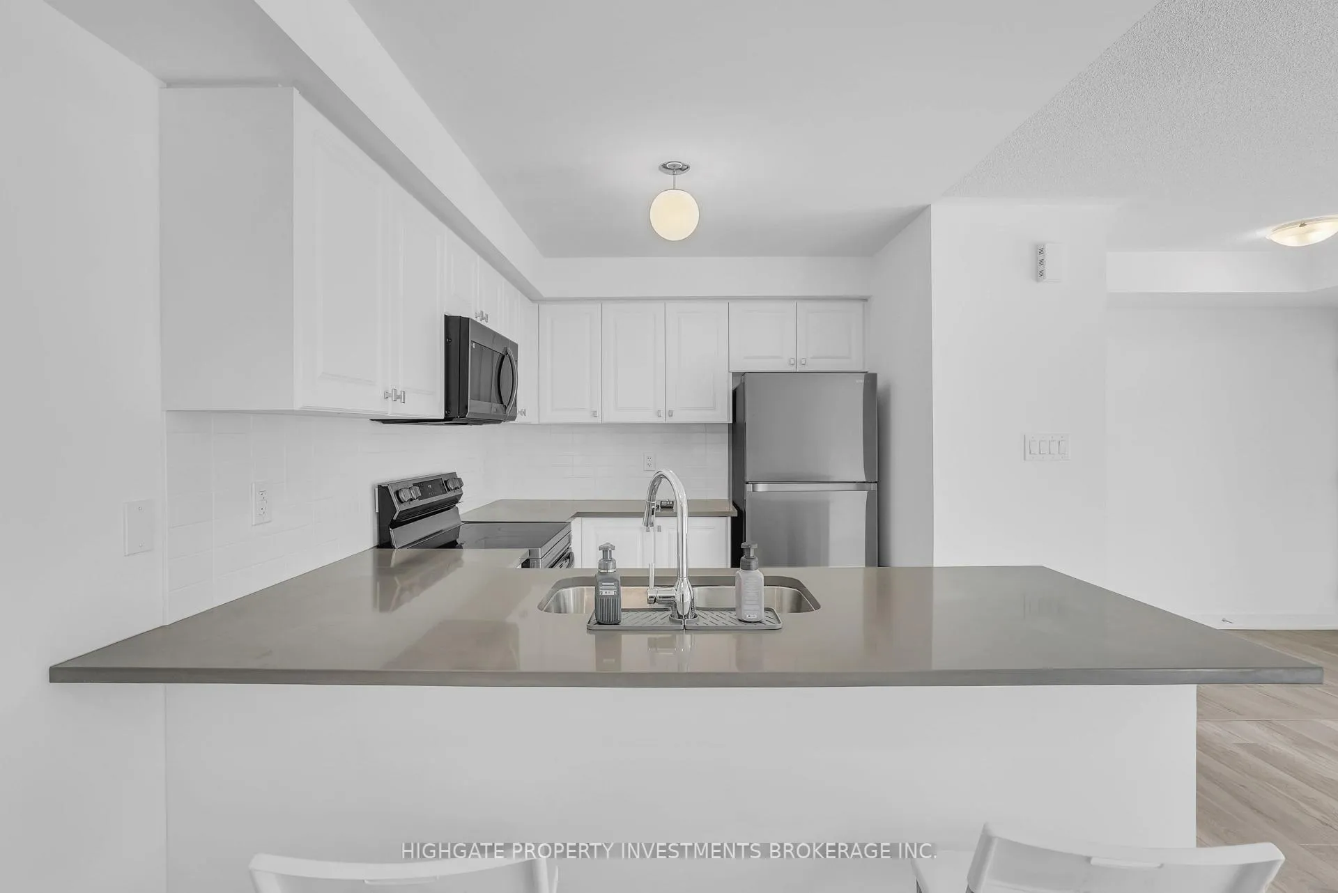 Photo 7 of 107 Appletree Lane, Barrie, Innis-Shore — HOMEH