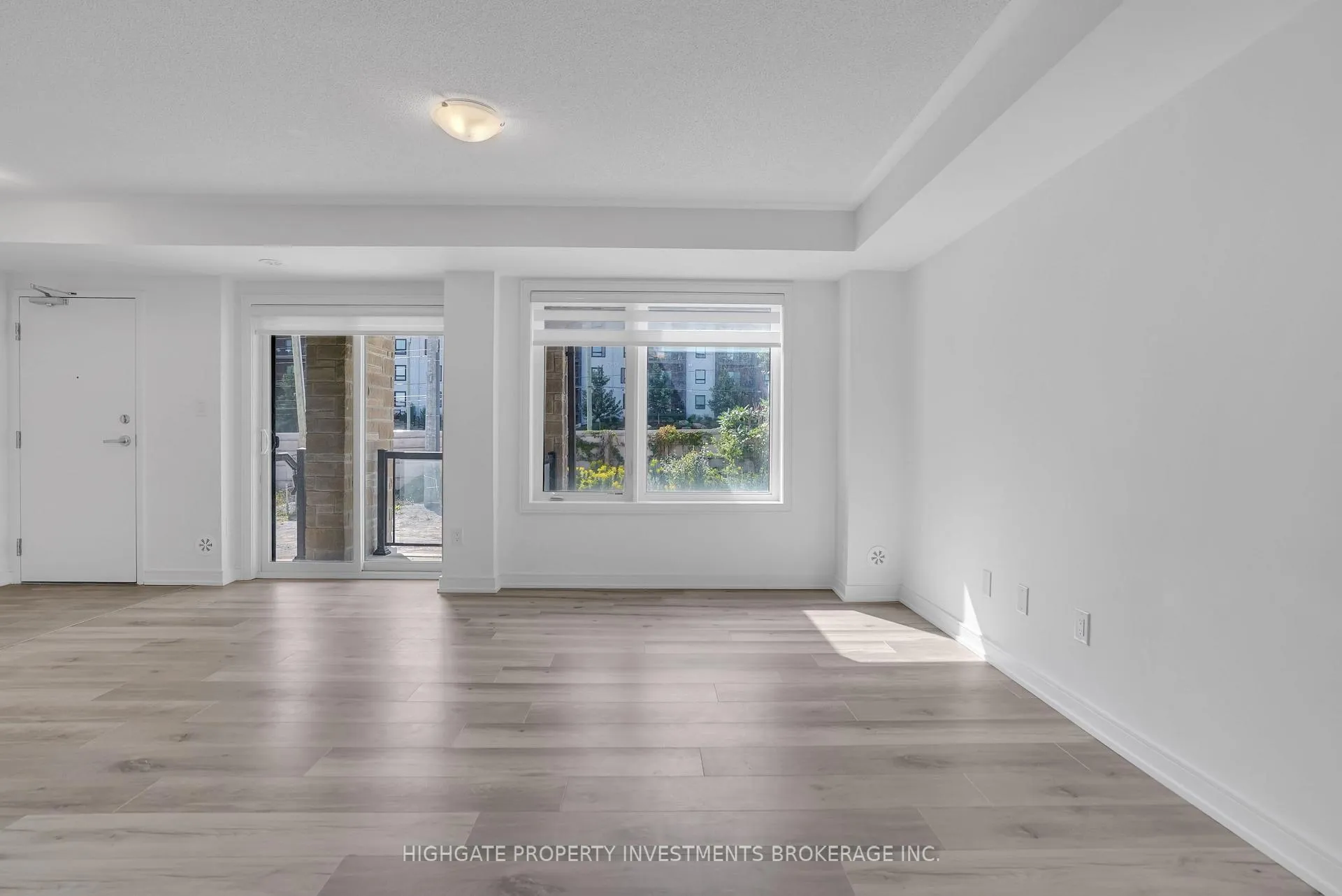 Photo 8 of 107 Appletree Lane, Barrie, Innis-Shore — HOMEH