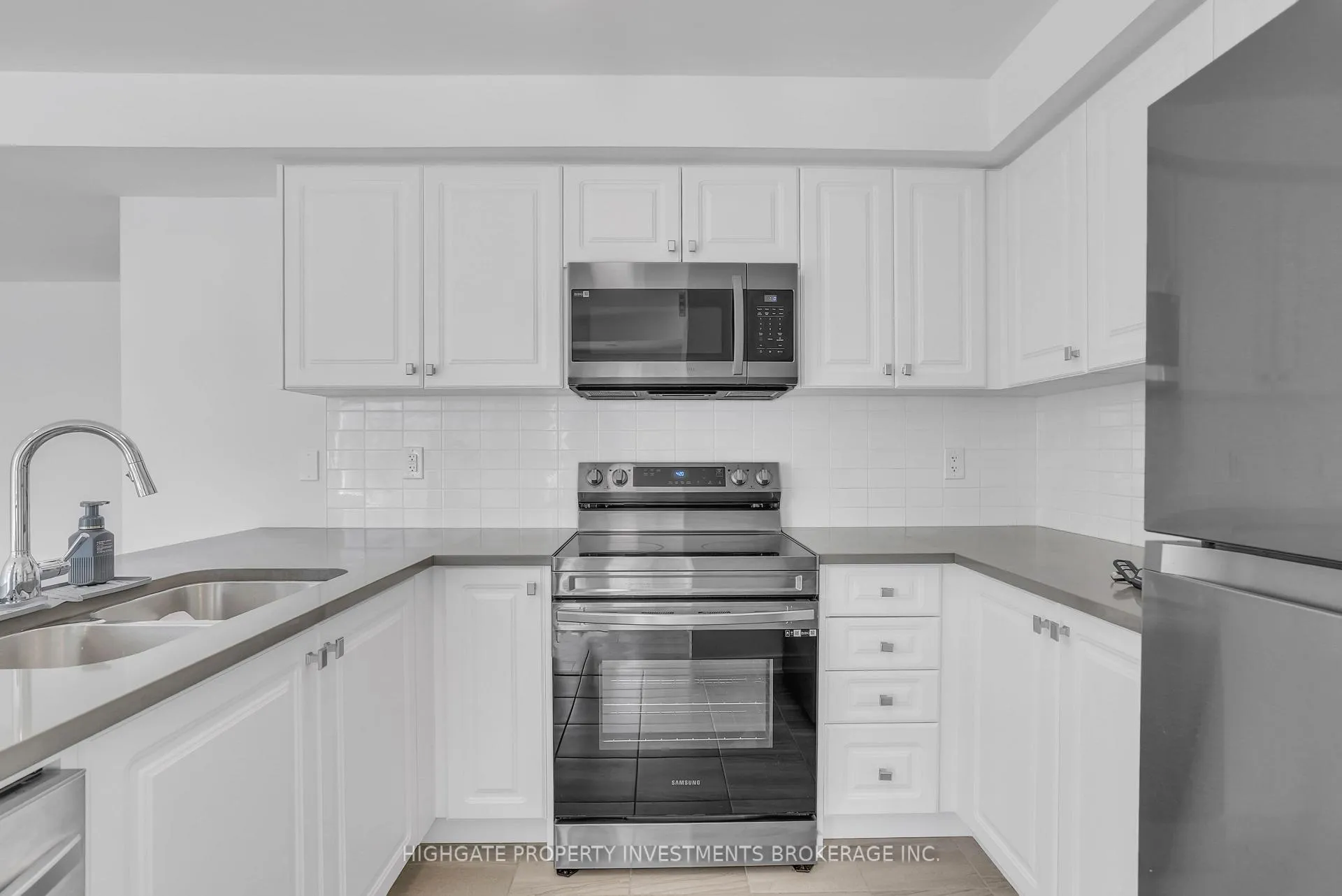 Photo 10 of 107 Appletree Lane, Barrie, Innis-Shore — HOMEH