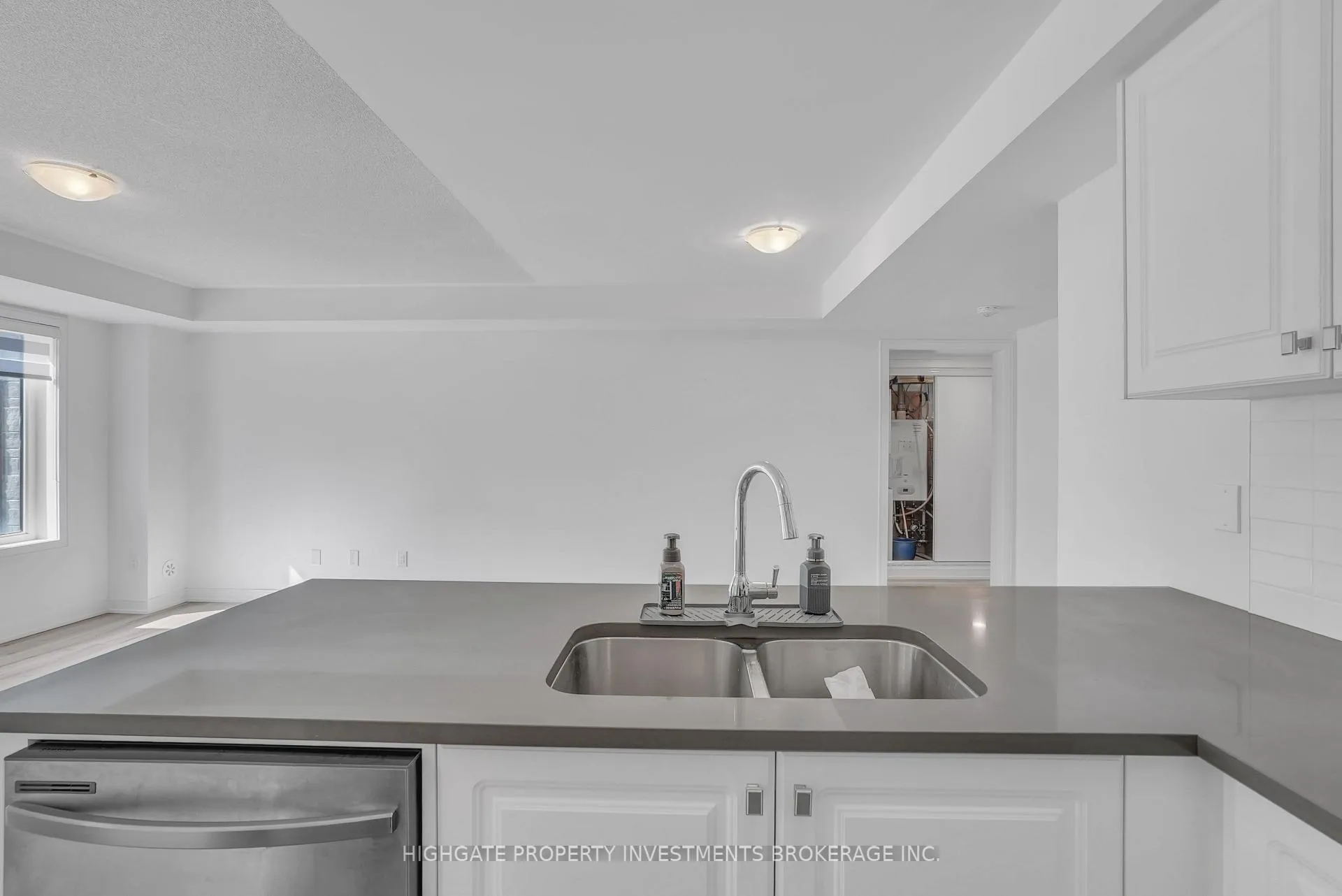 Photo 11 of 107 Appletree Lane, Barrie, Innis-Shore — HOMEH